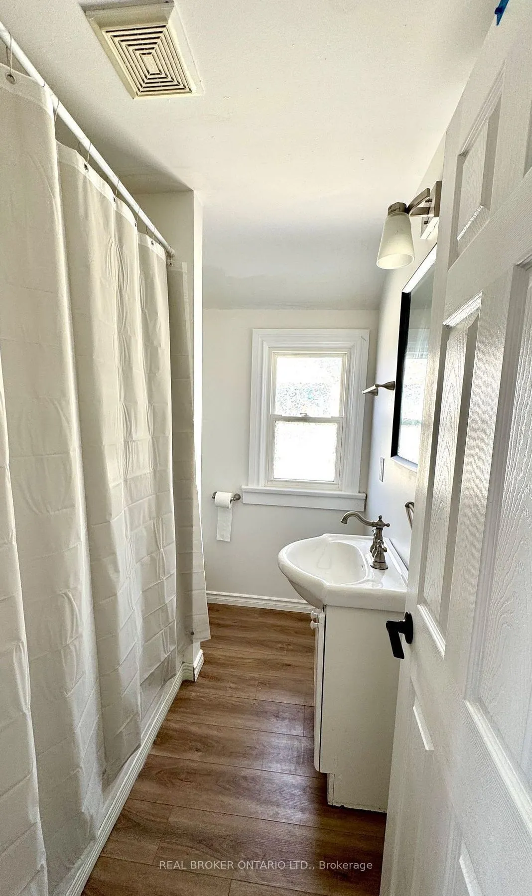 301 Wallace Ave Avenue S #Upper