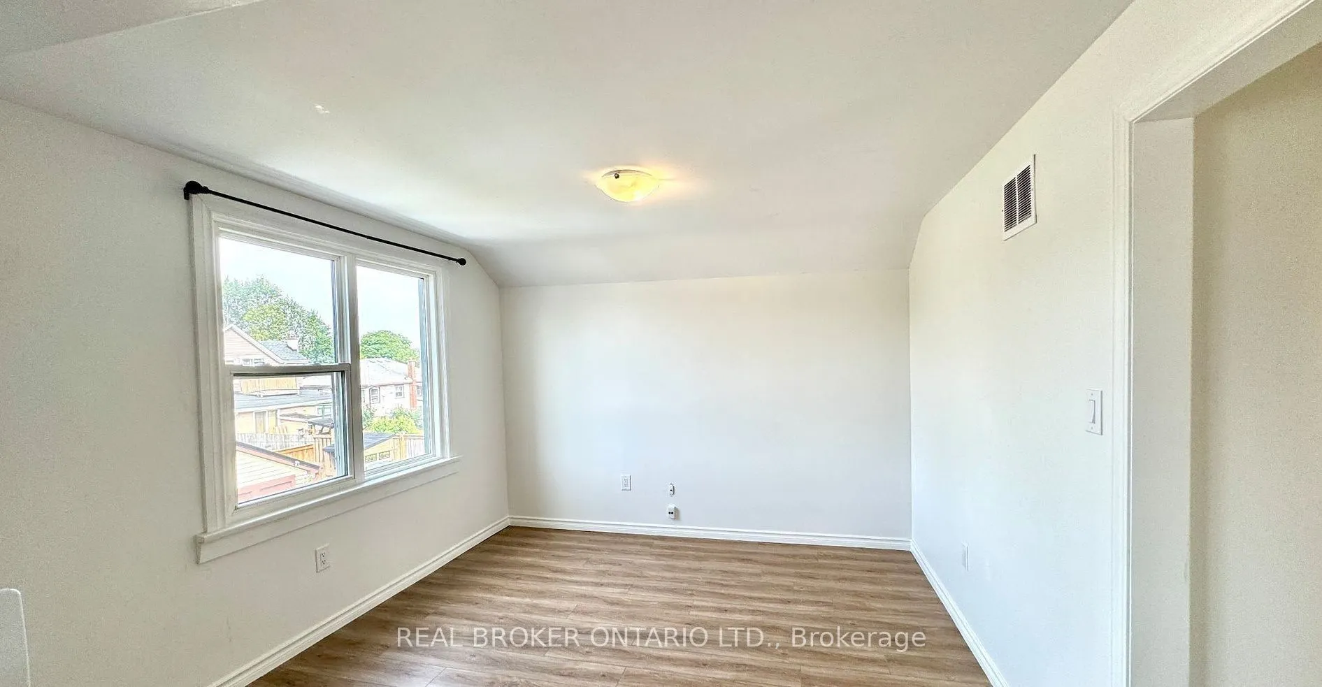 301 Wallace Ave Avenue S #Upper