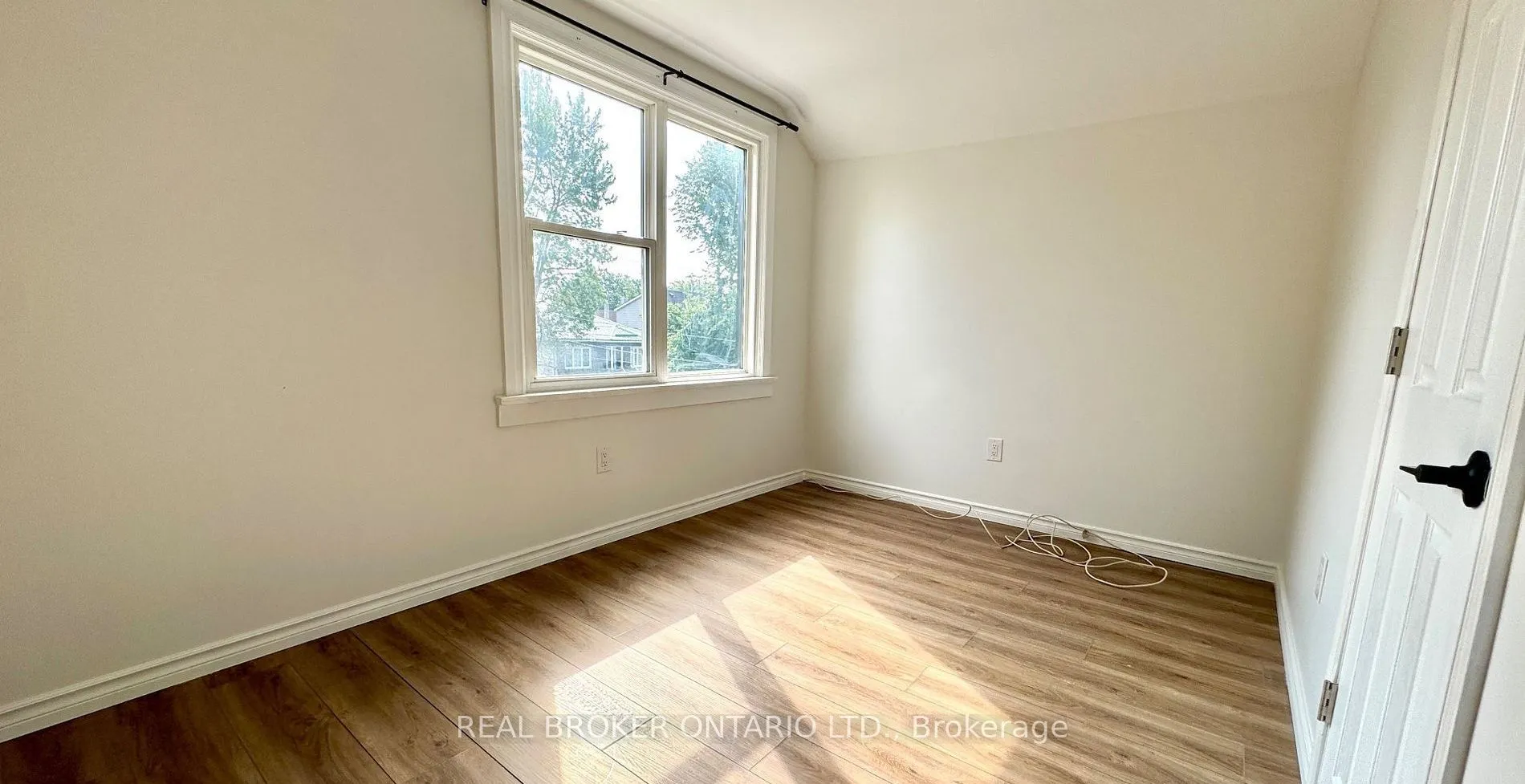 301 Wallace Ave Avenue S #Upper