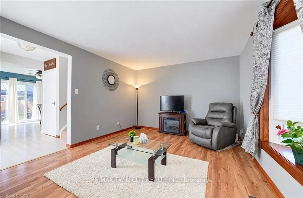 136 SEKURA Crescent