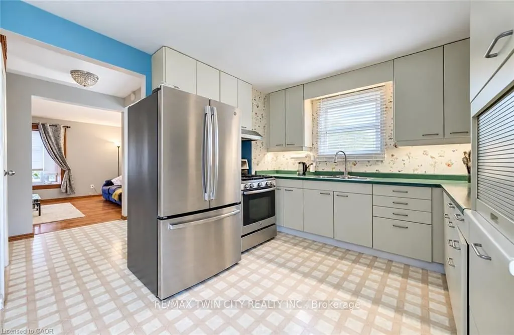 136 SEKURA Crescent