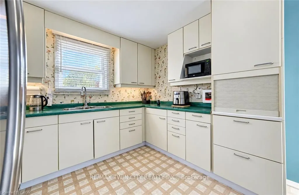 136 SEKURA Crescent