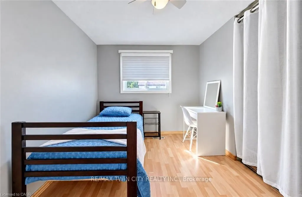 136 SEKURA Crescent