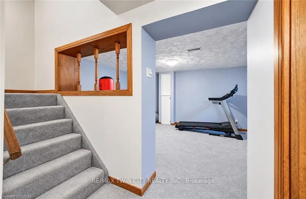 136 SEKURA Crescent