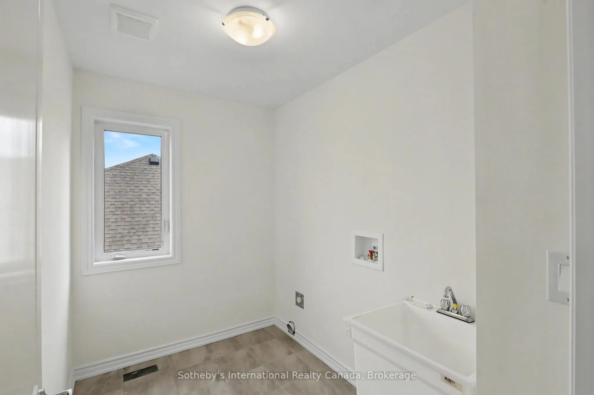 9 Hillcroft Way