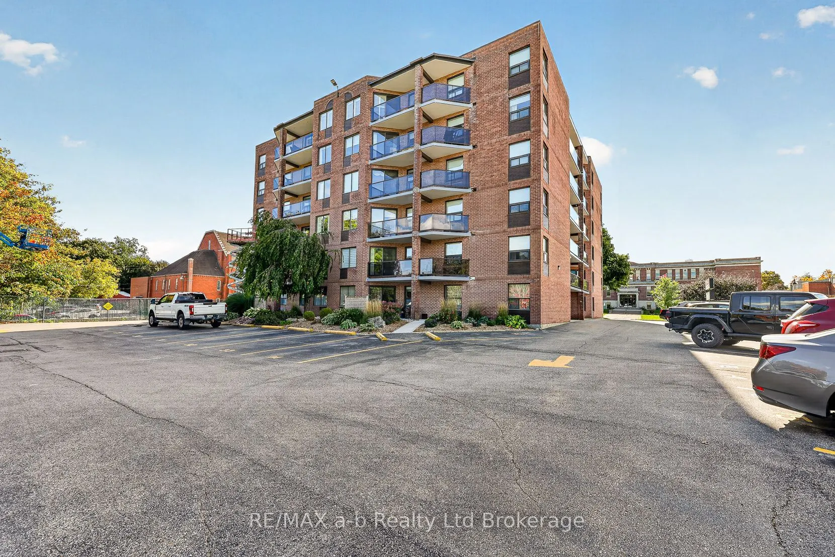 217 Thames Street S #406