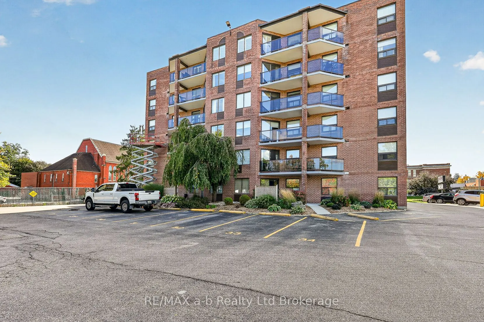 217 Thames Street S #406