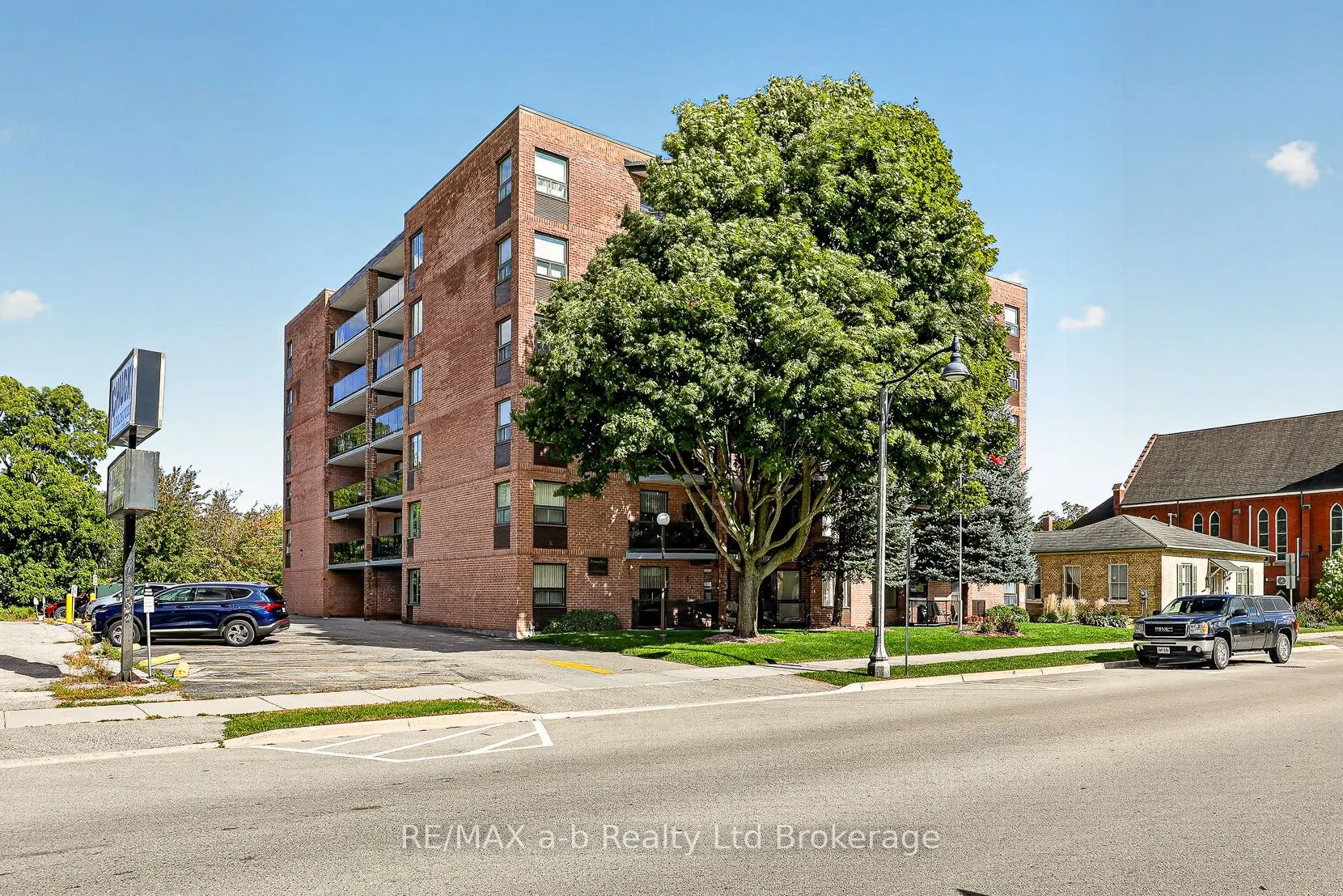 217 Thames Street S #406