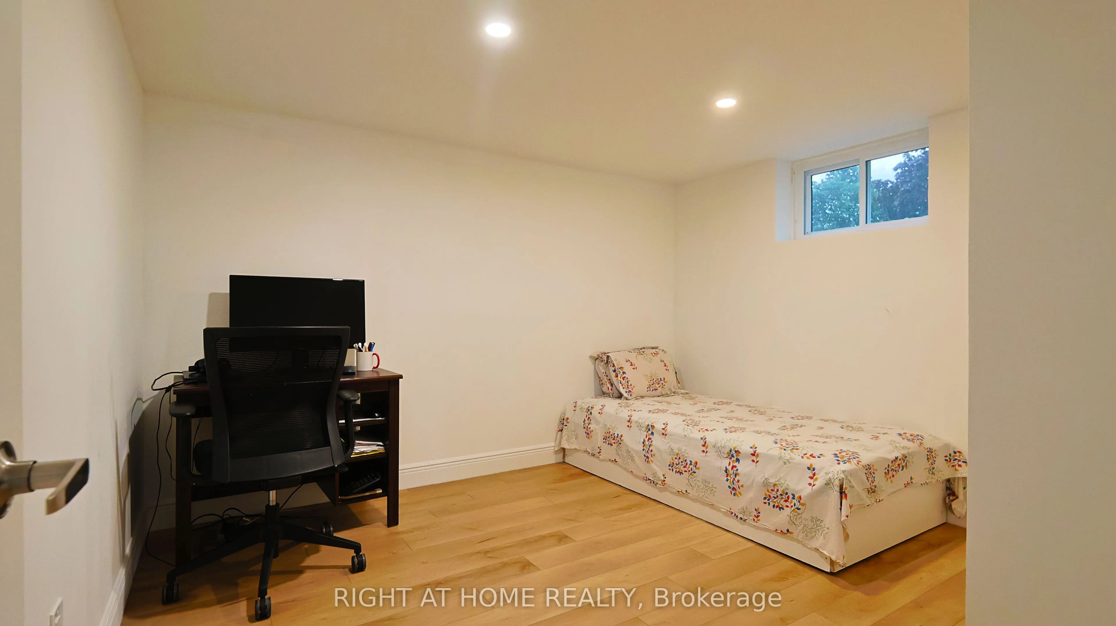 82 Normanhurst Avenue