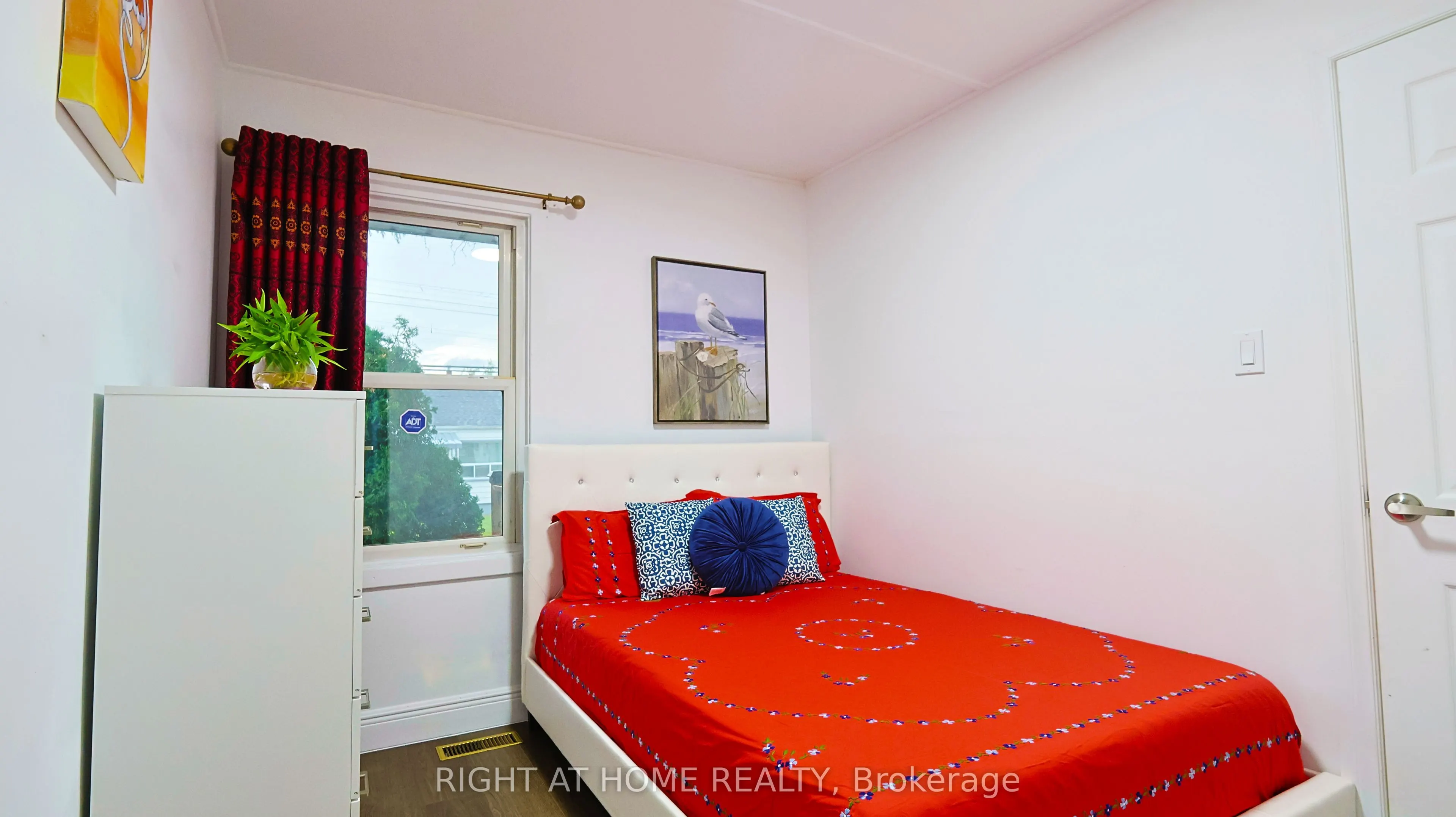82 Normanhurst Avenue