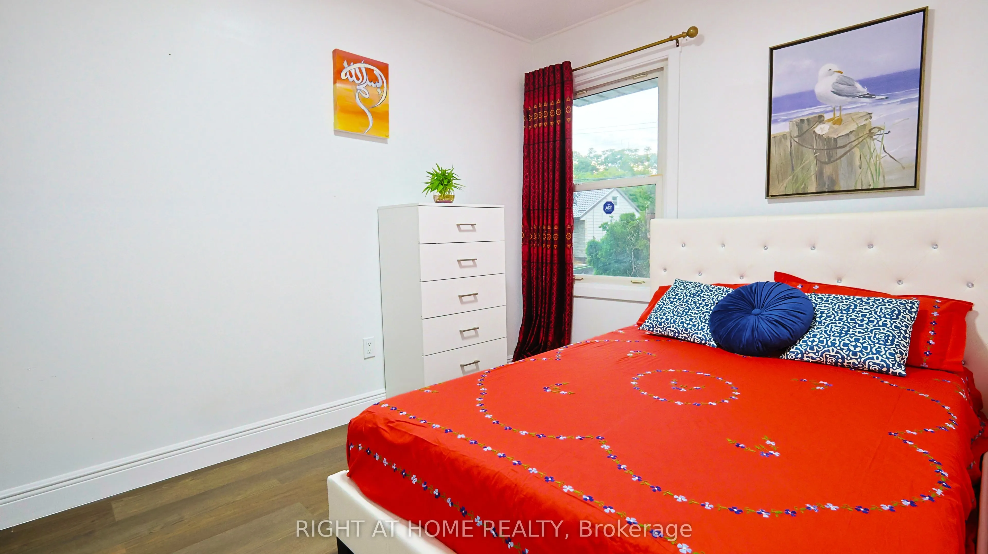82 Normanhurst Avenue