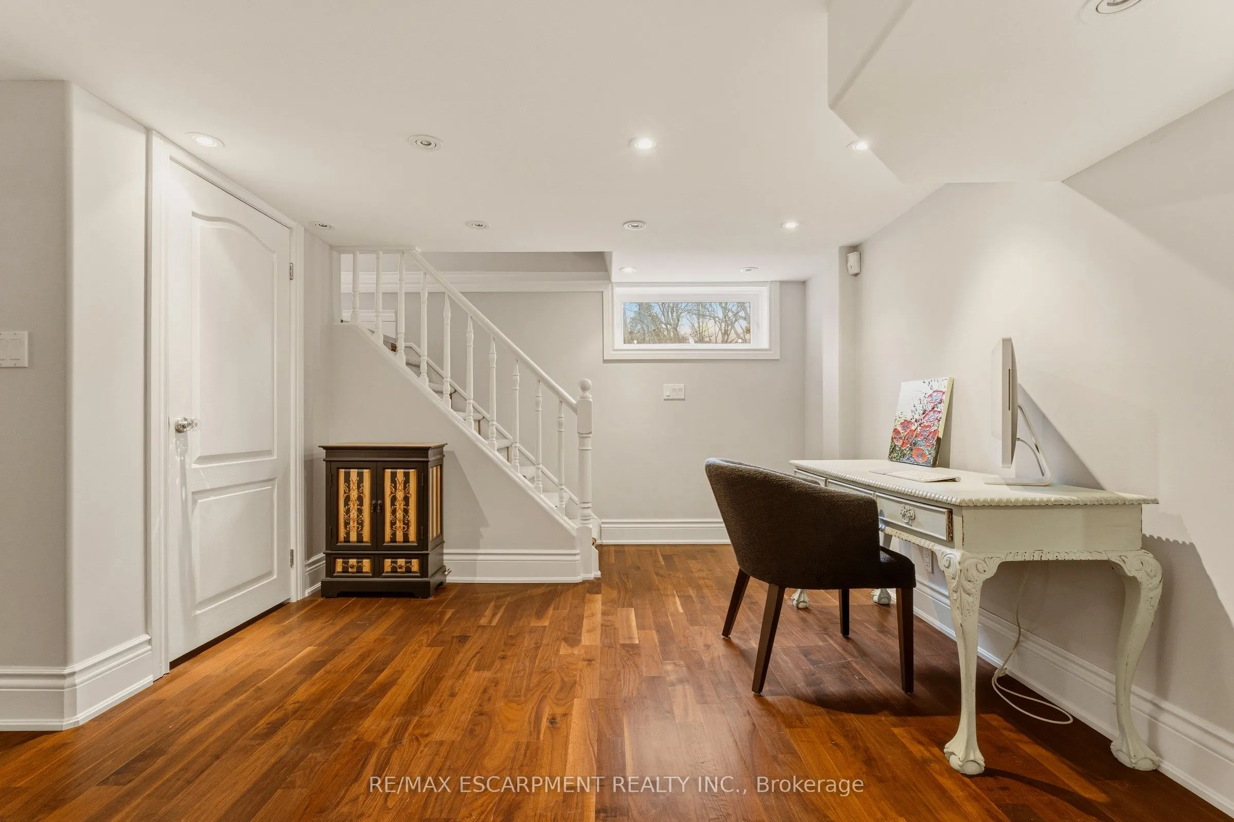 74 OAK KNOLL Drive