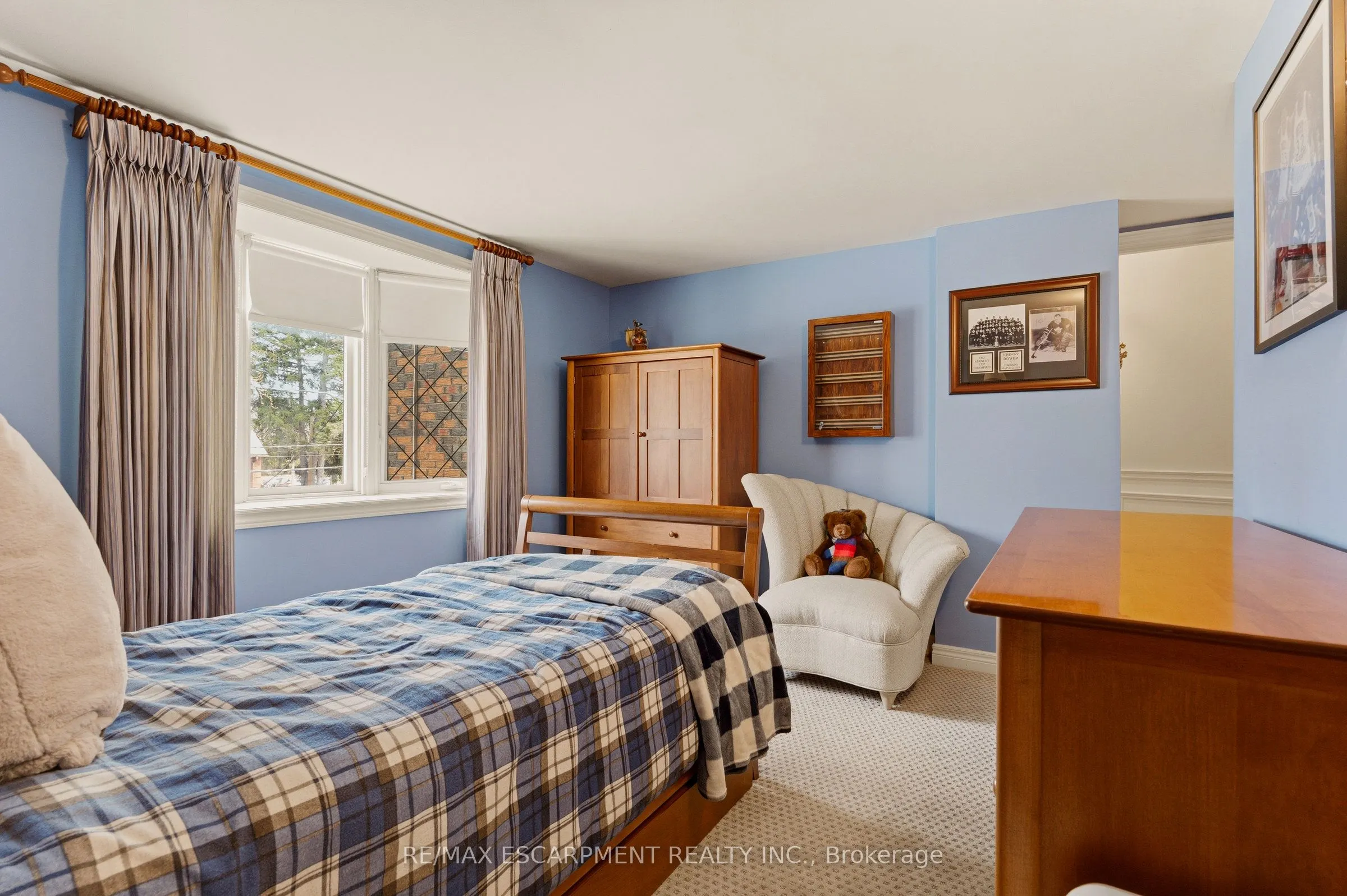 74 OAK KNOLL Drive