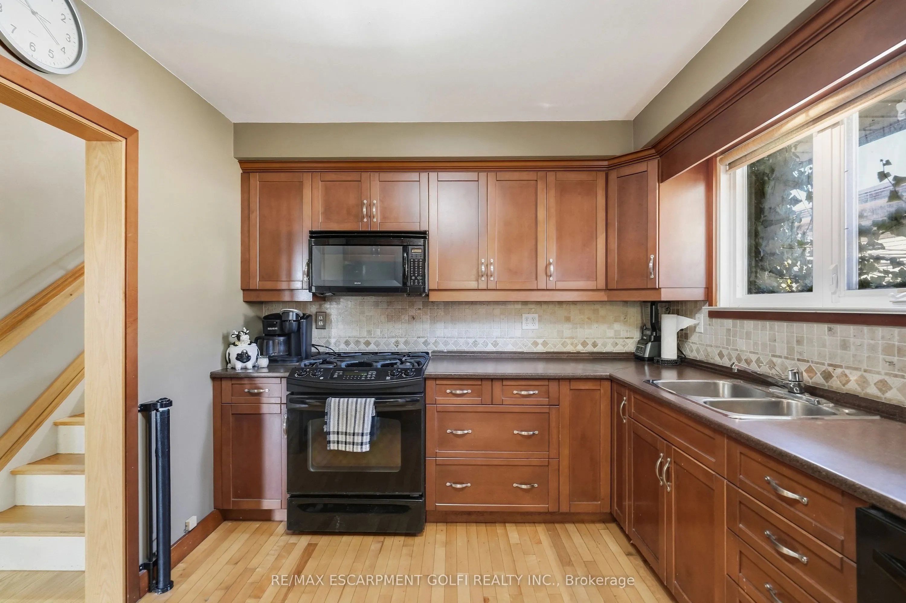 106 Victor Boulevard