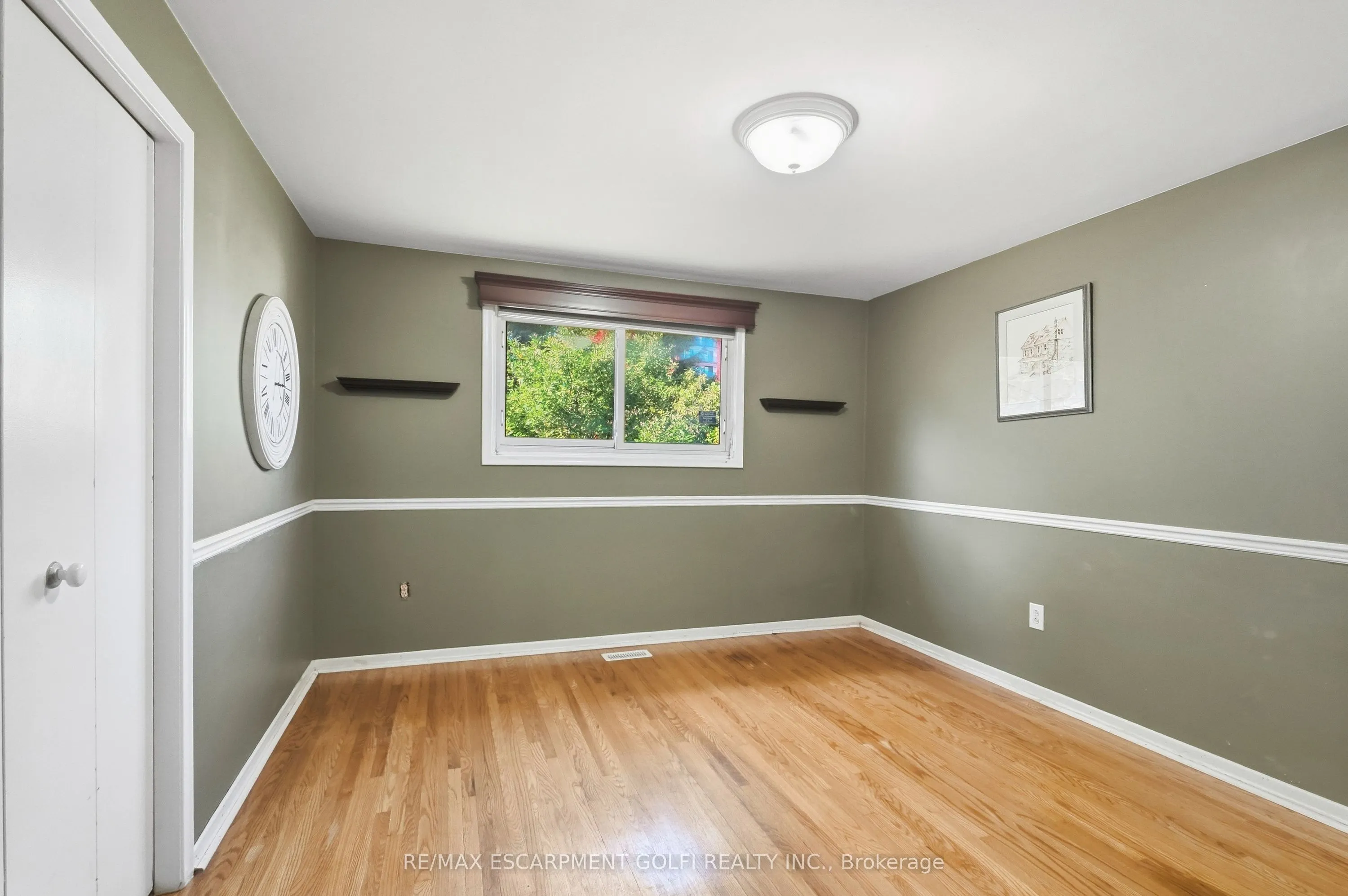 106 Victor Boulevard