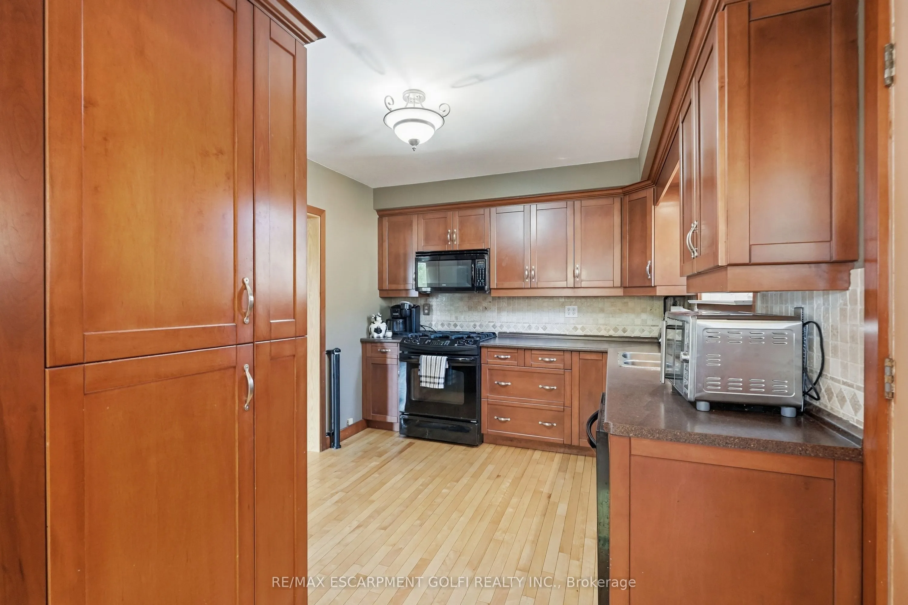 106 Victor Boulevard
