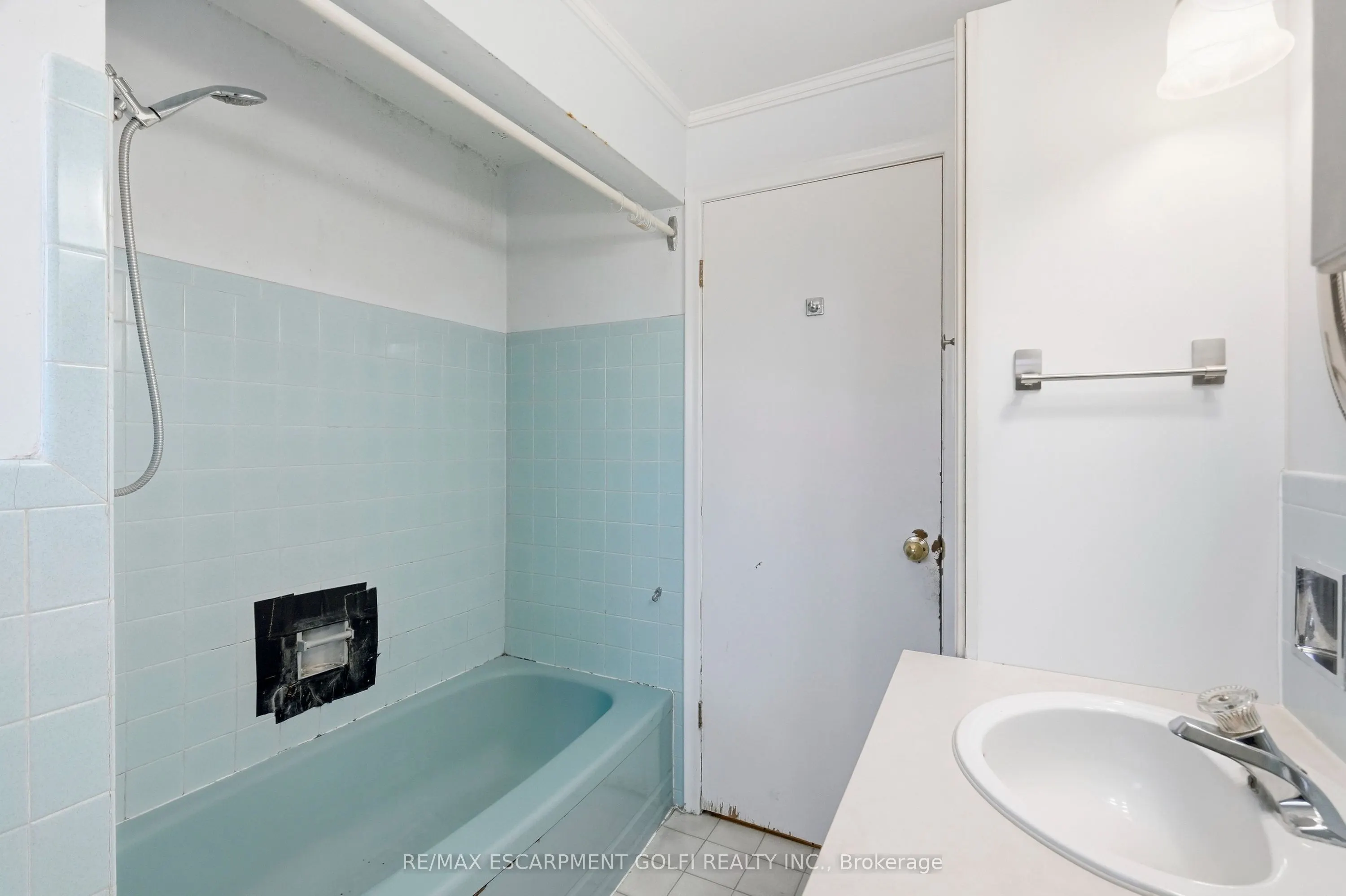 106 Victor Boulevard
