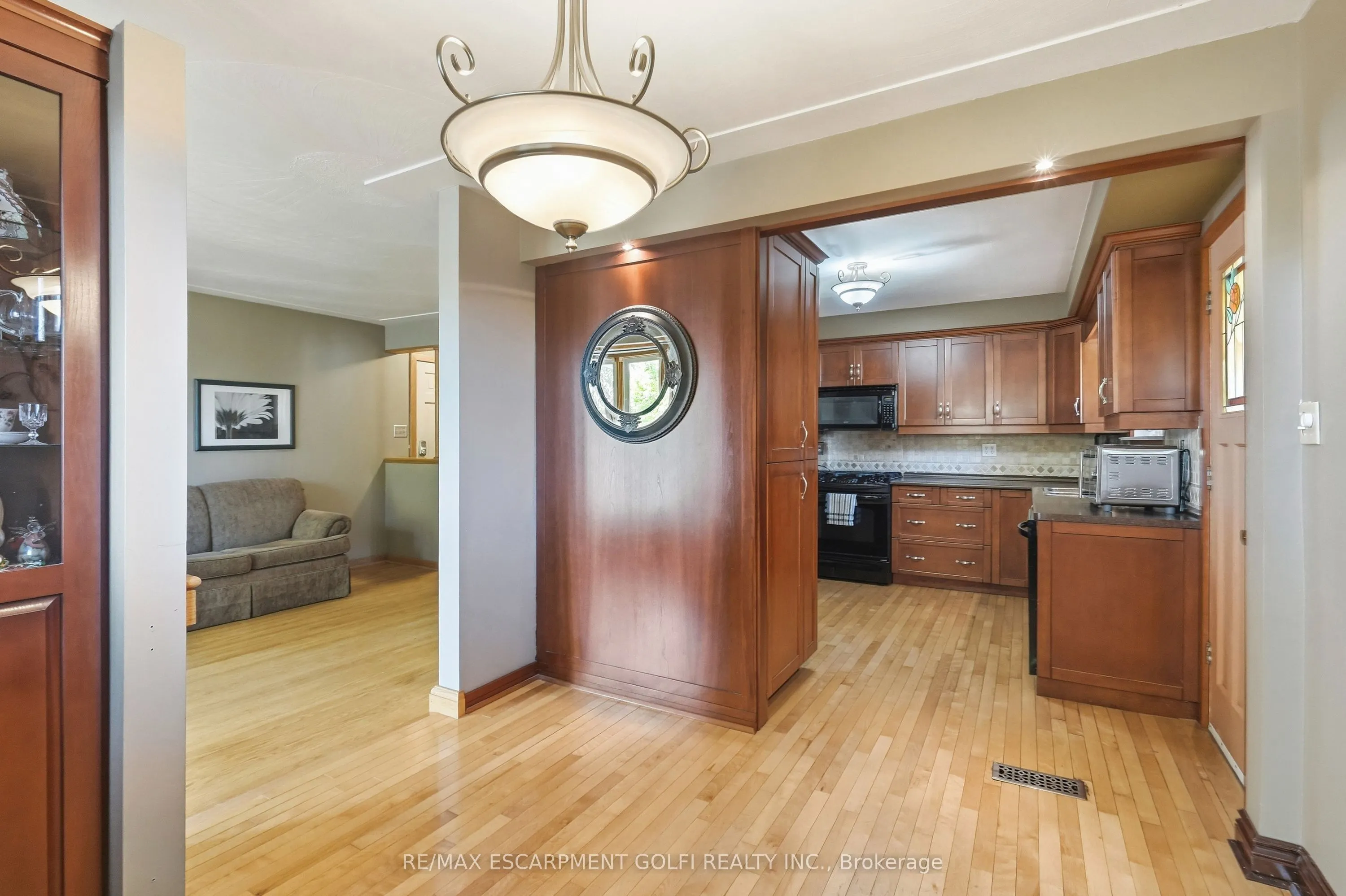 106 Victor Boulevard