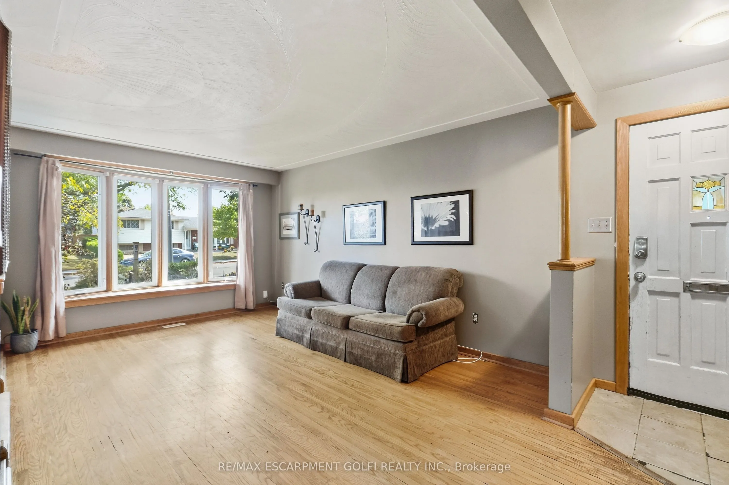 106 Victor Boulevard