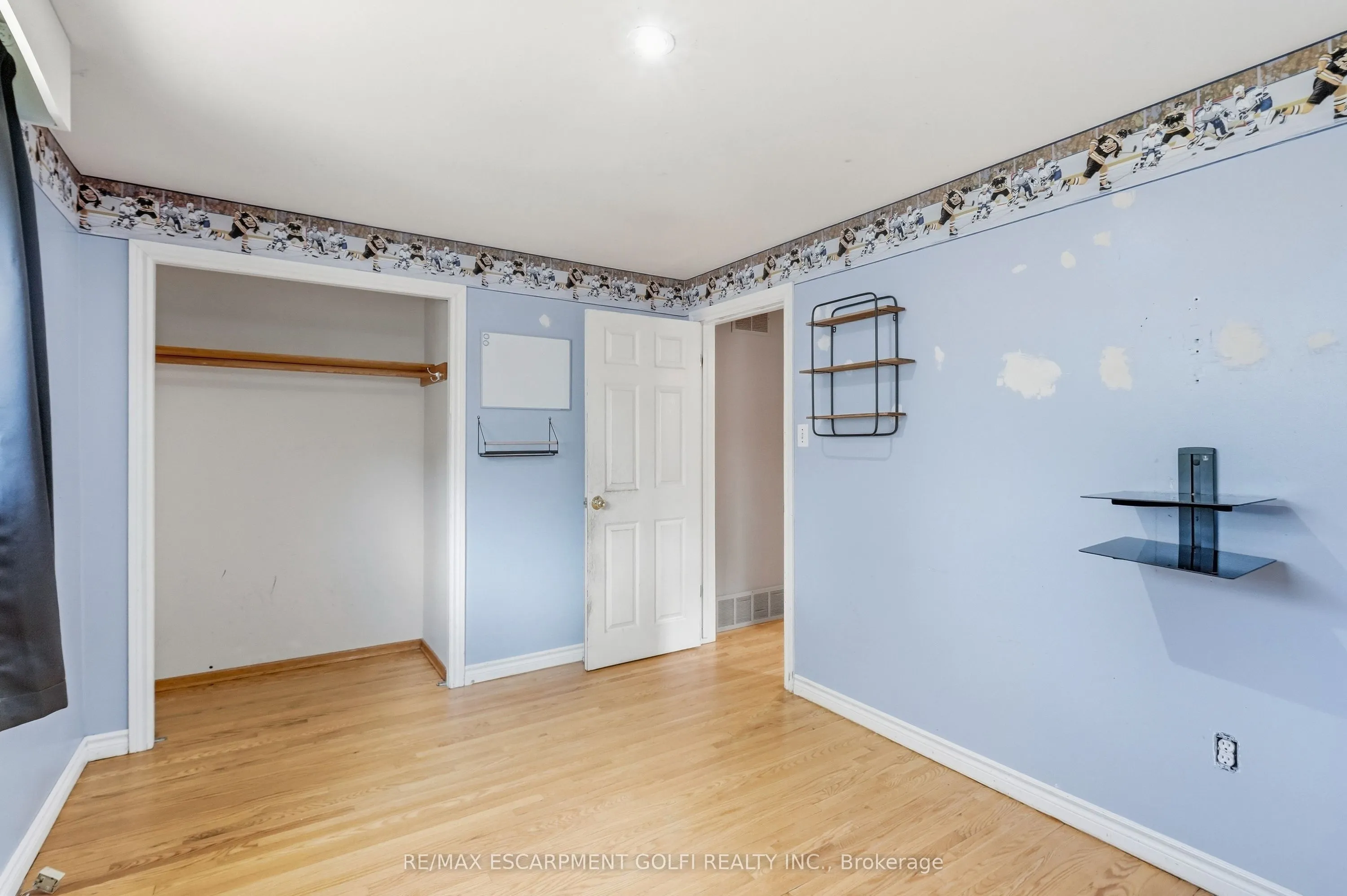 106 Victor Boulevard