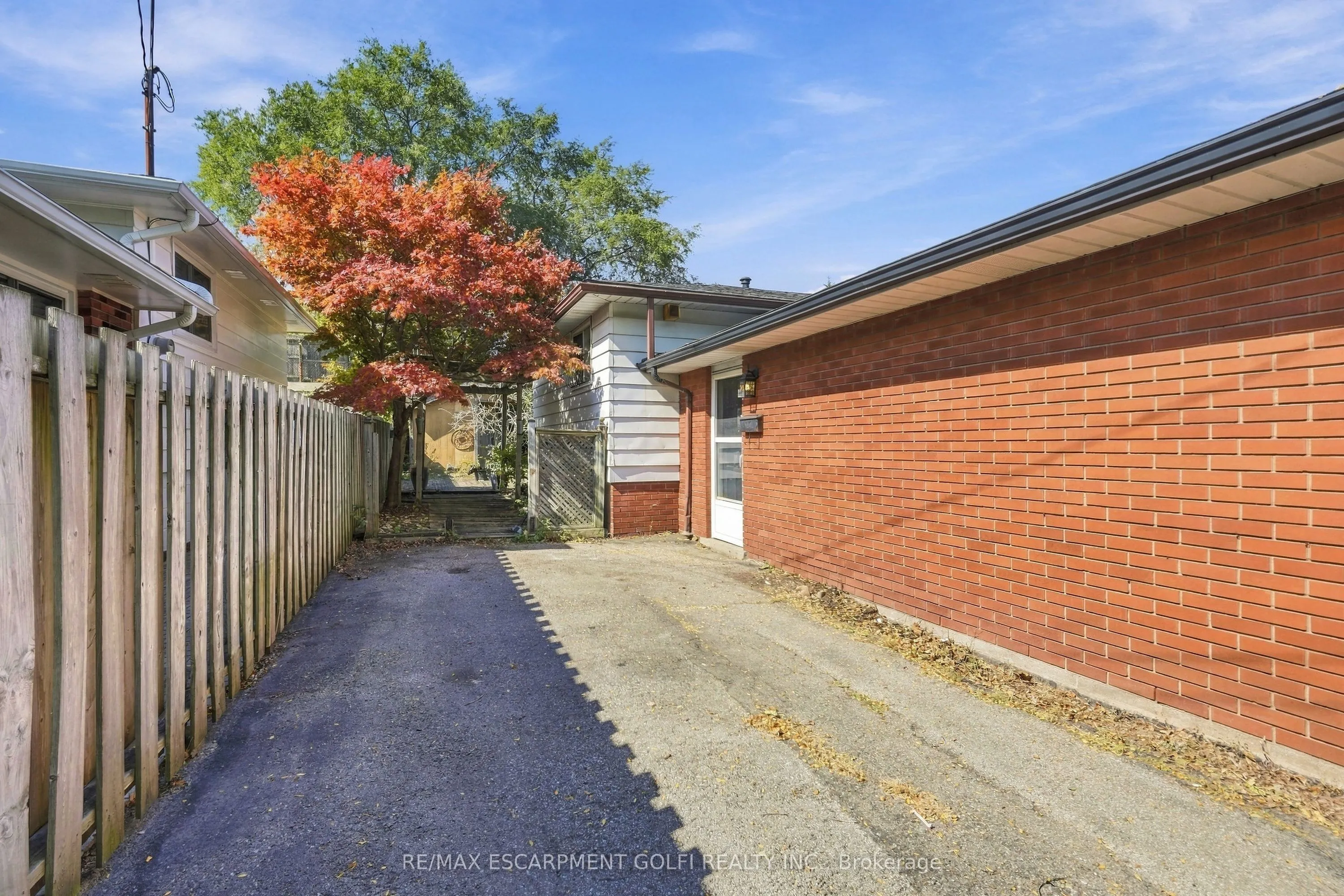 106 Victor Boulevard