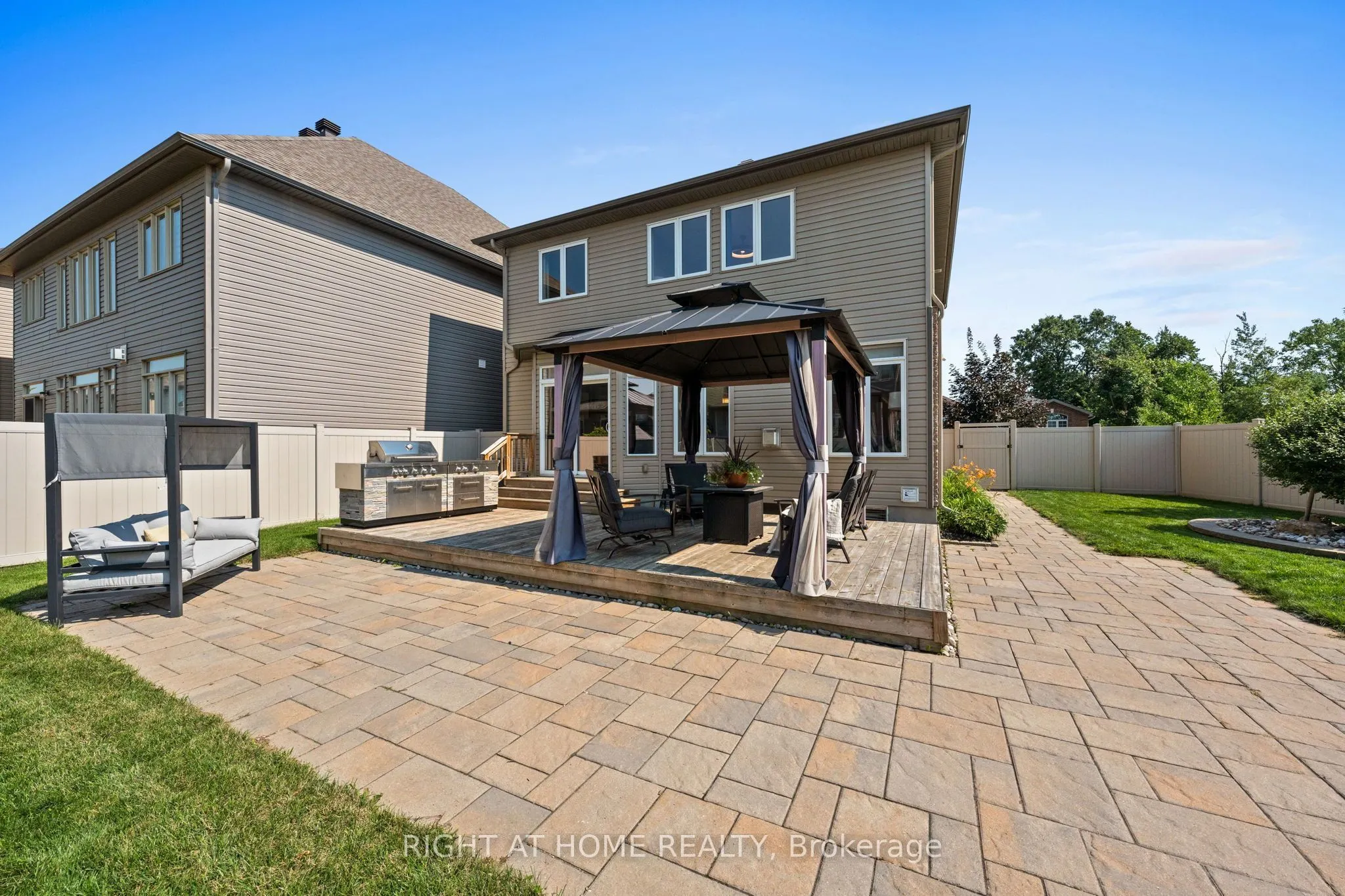 525 PEERLESS Street