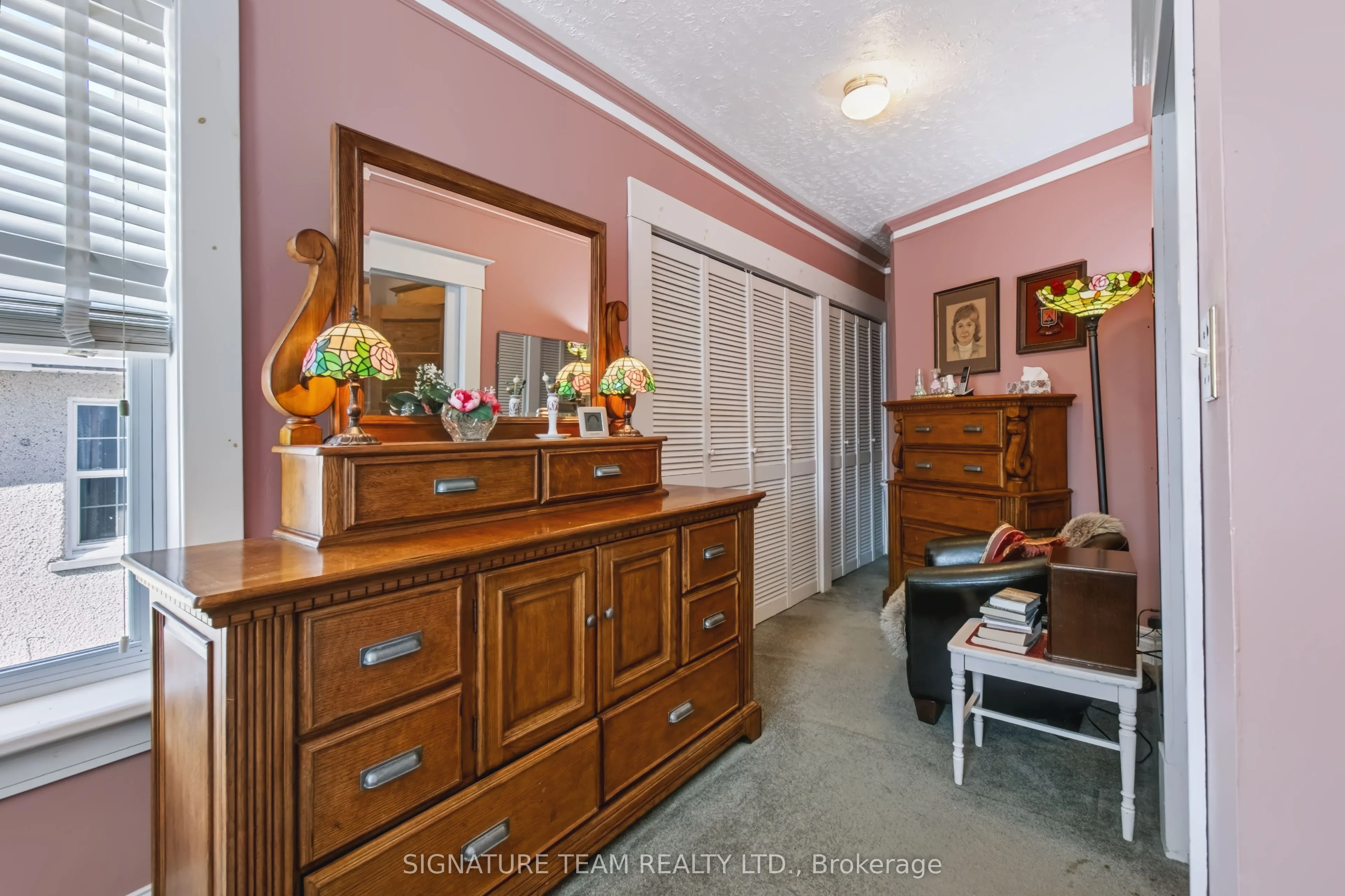 43 Bank Street S