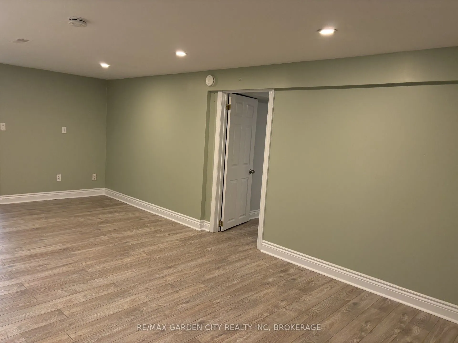 44 VALENCOURT Drive #Lower