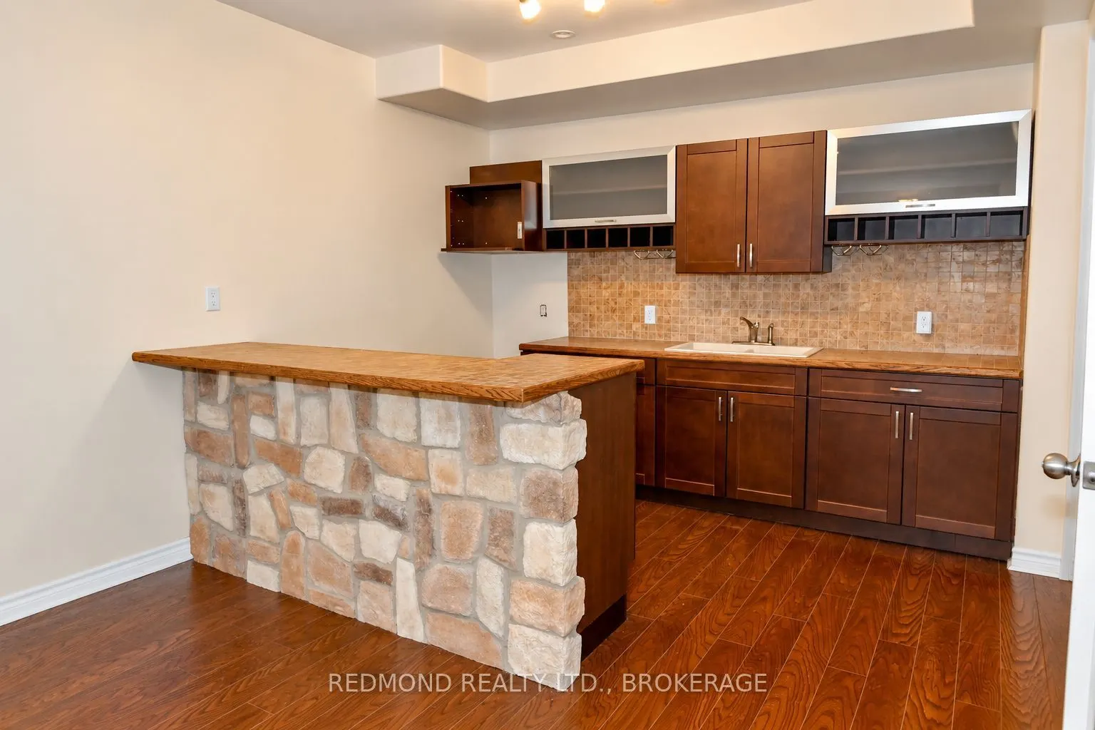 1461 English Way