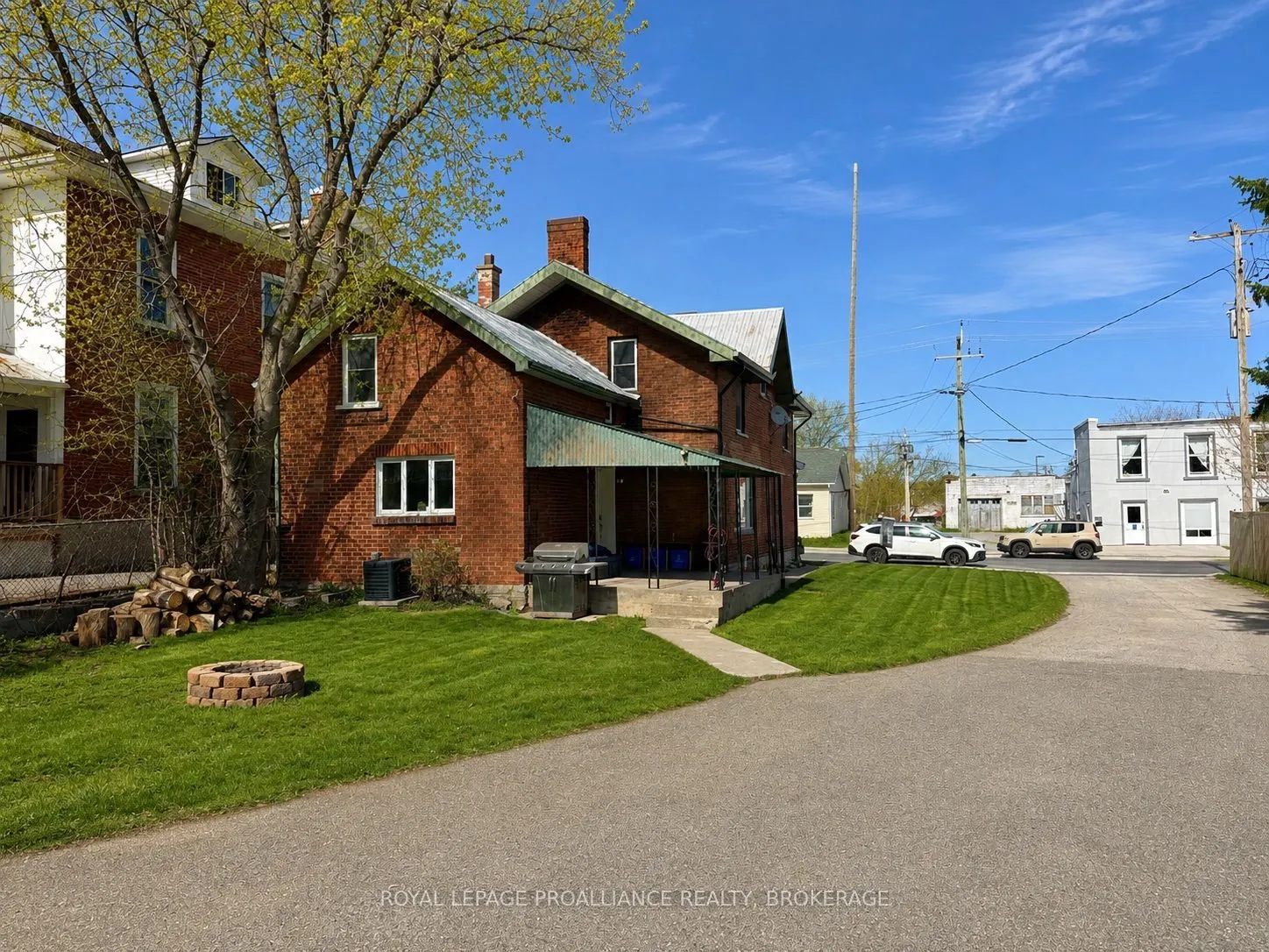 118 East Street E