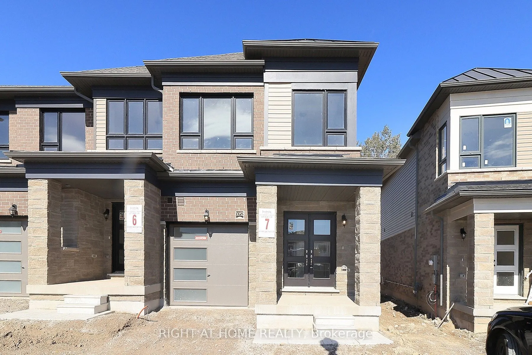 1052 Periwinkle Crescent