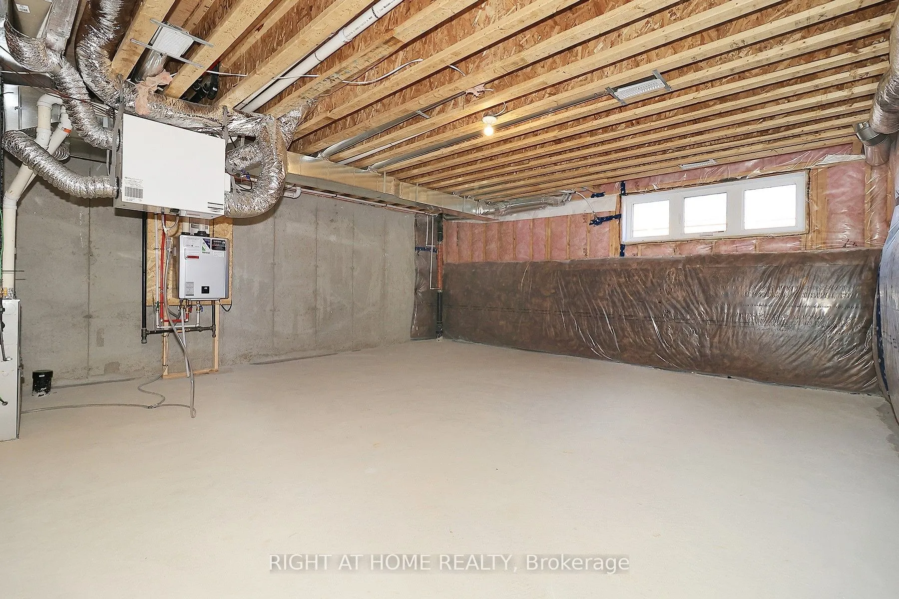 1052 Periwinkle Crescent