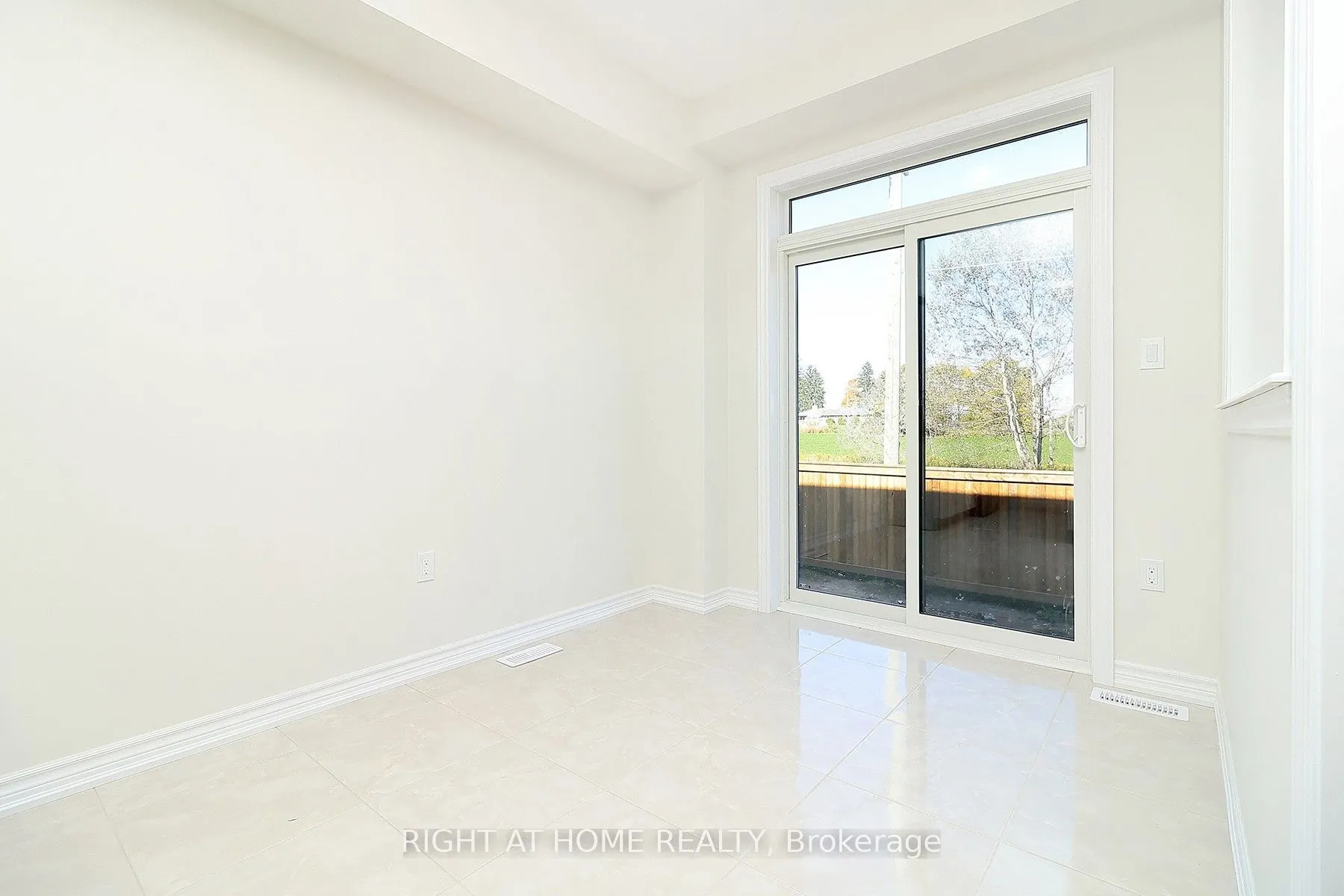 1052 Periwinkle Crescent