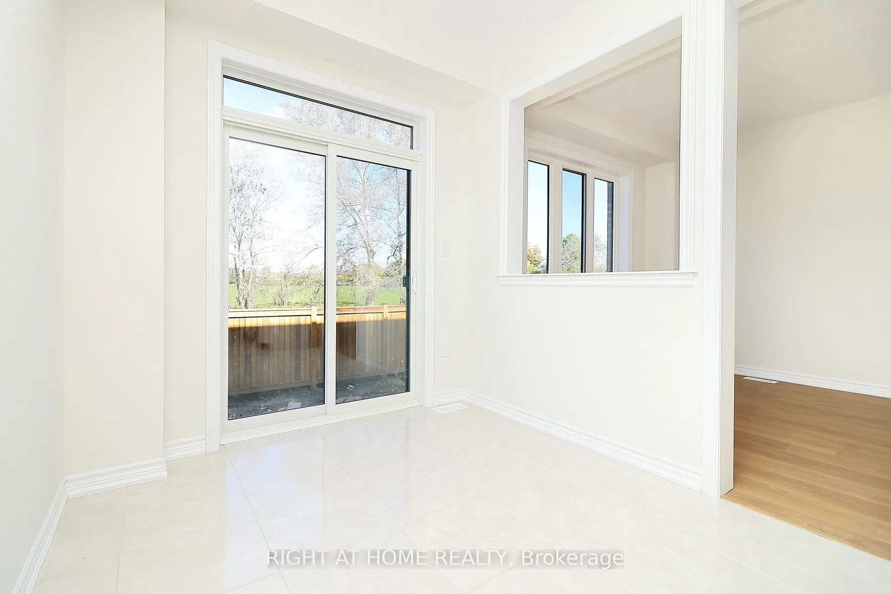 1052 Periwinkle Crescent