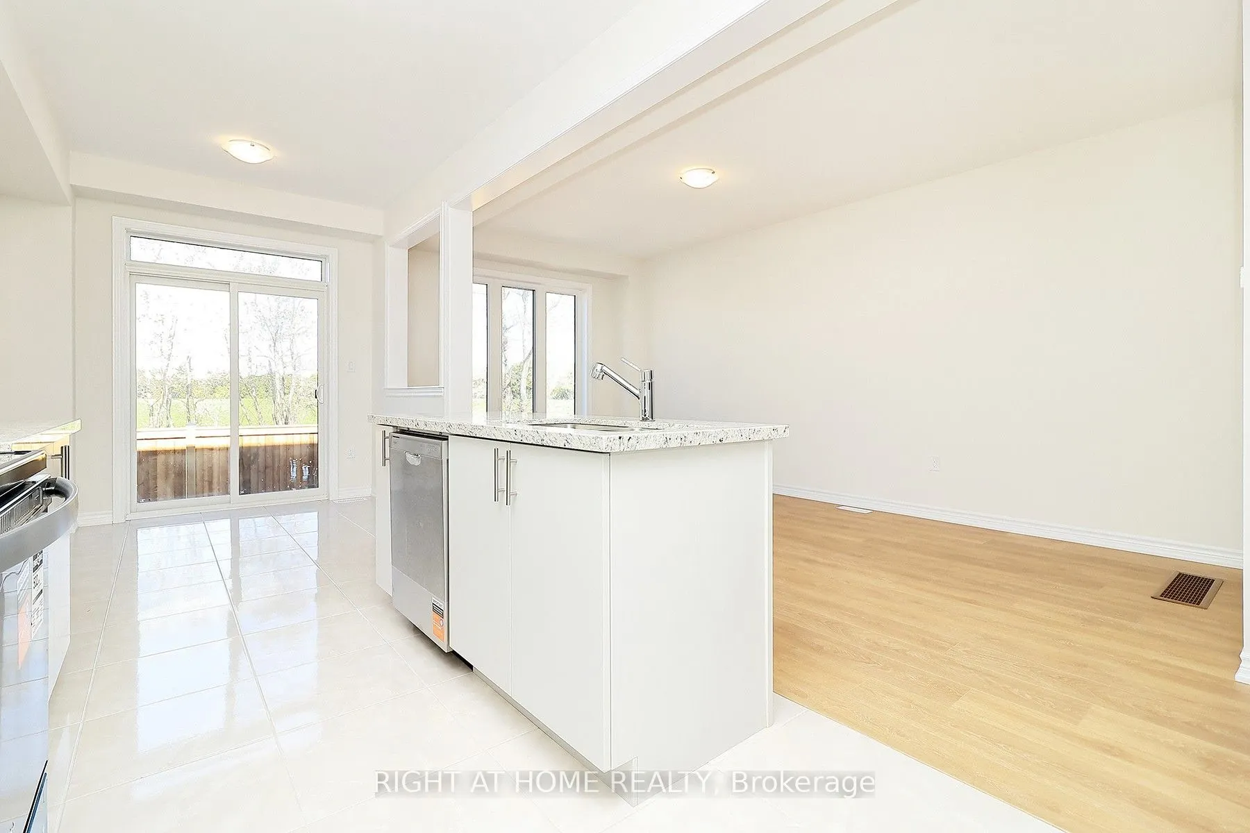 1052 Periwinkle Crescent