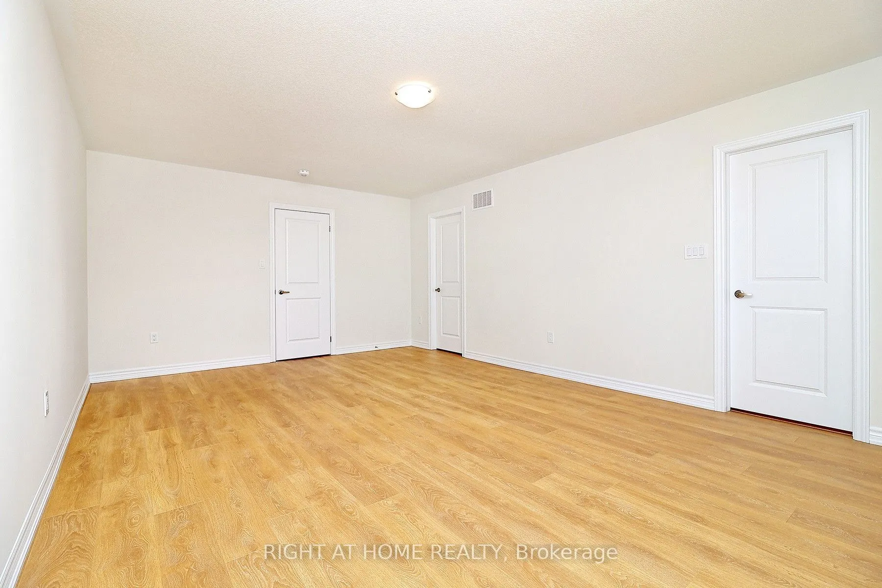 1052 Periwinkle Crescent
