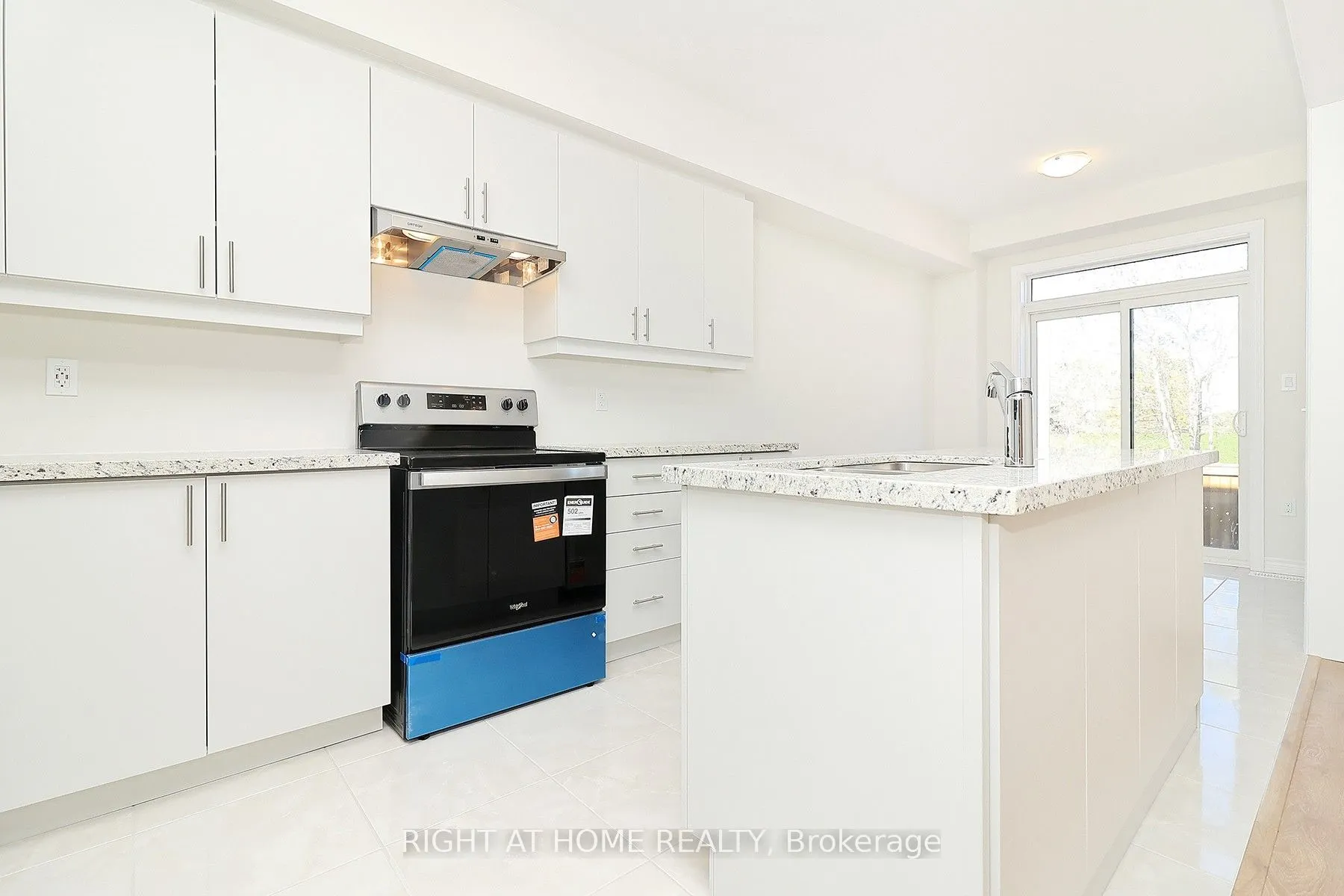 1052 Periwinkle Crescent