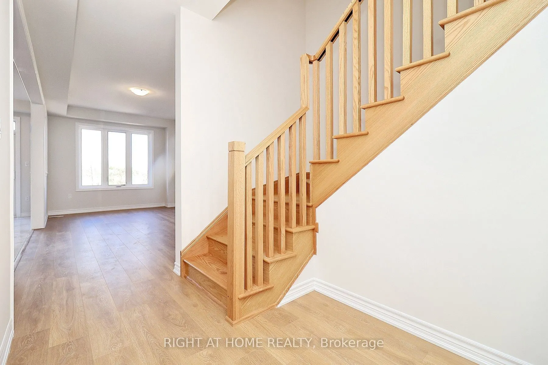 1052 Periwinkle Crescent