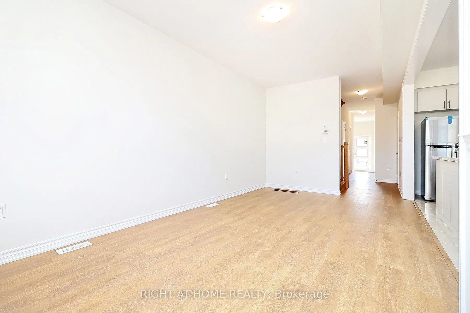 1052 Periwinkle Crescent