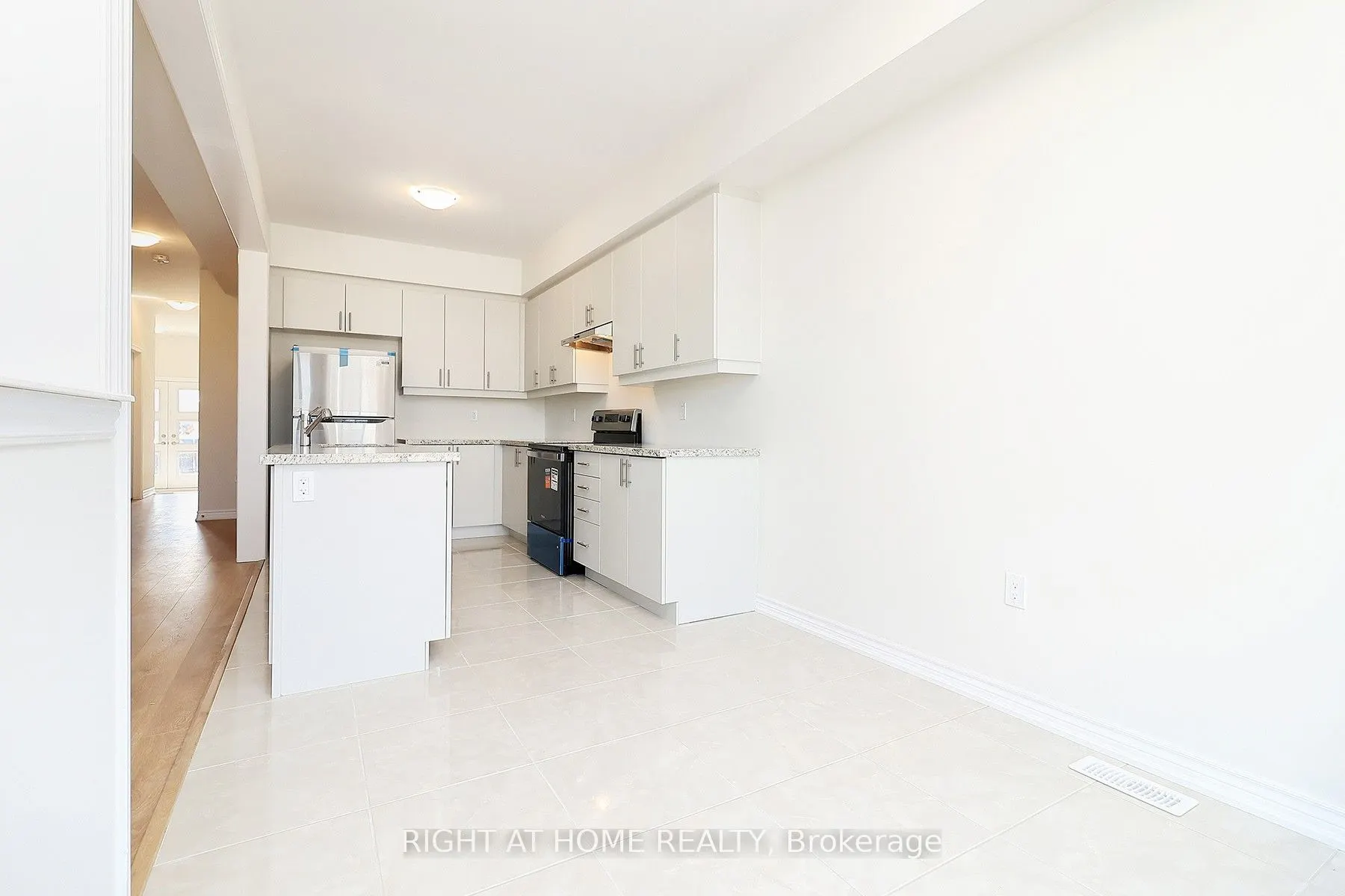 1052 Periwinkle Crescent