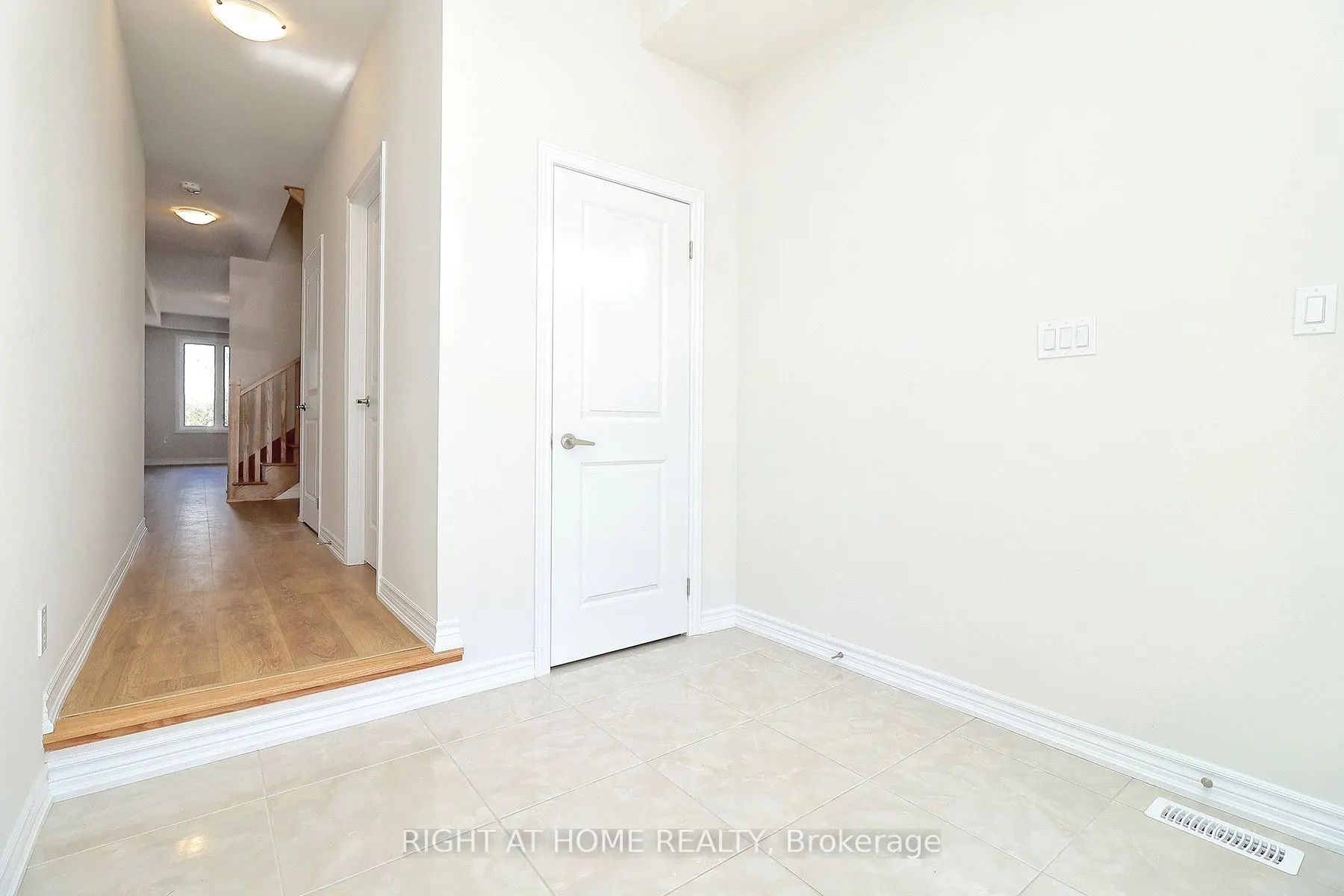 1052 Periwinkle Crescent