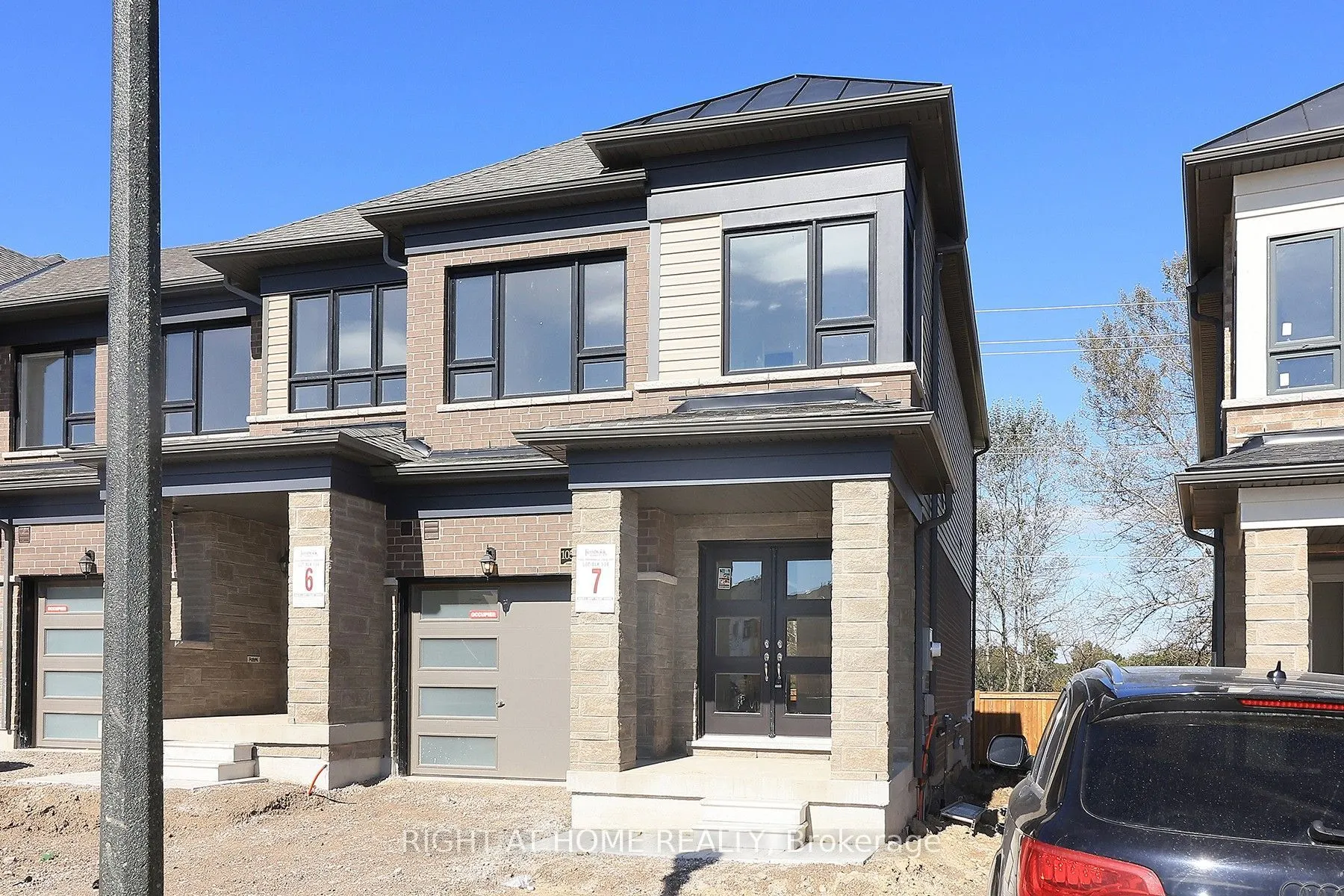 1052 Periwinkle Crescent
