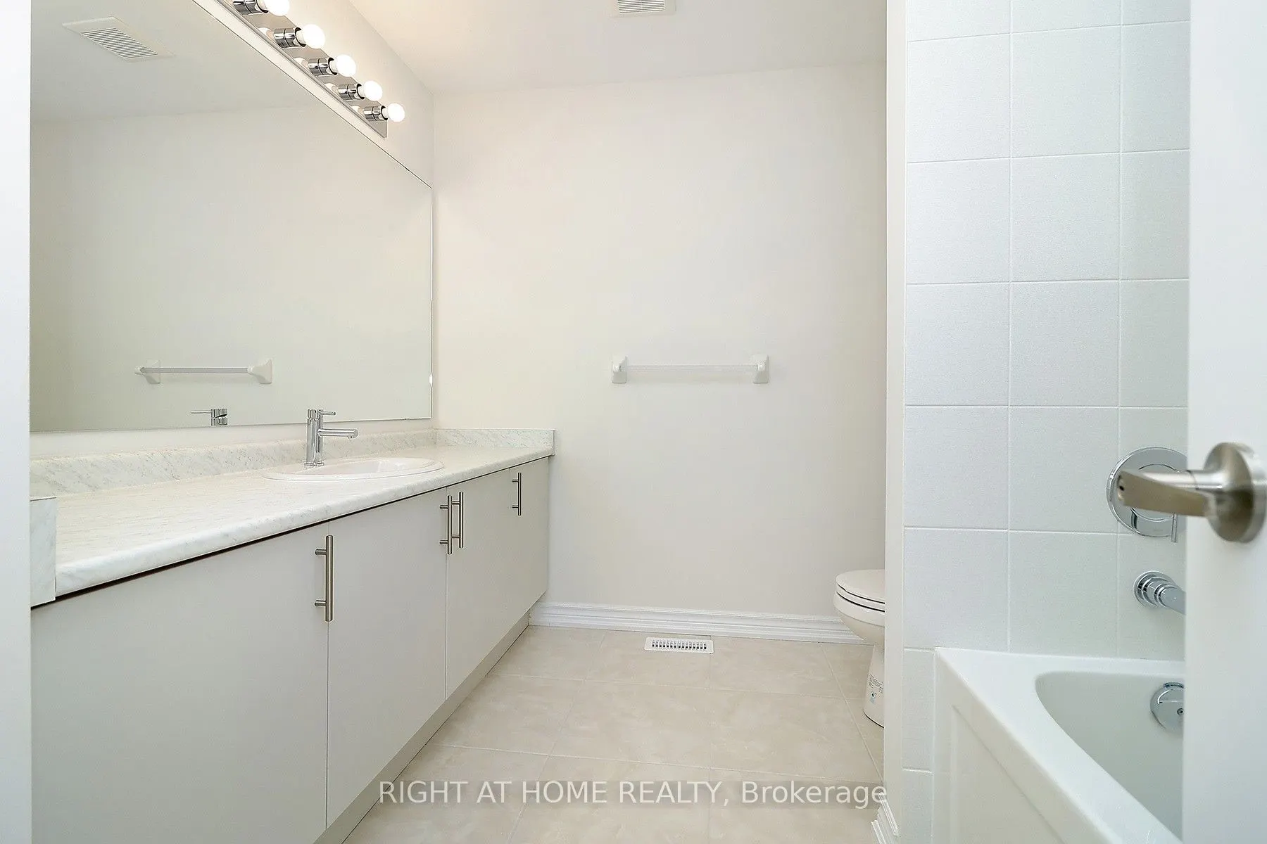 1052 Periwinkle Crescent