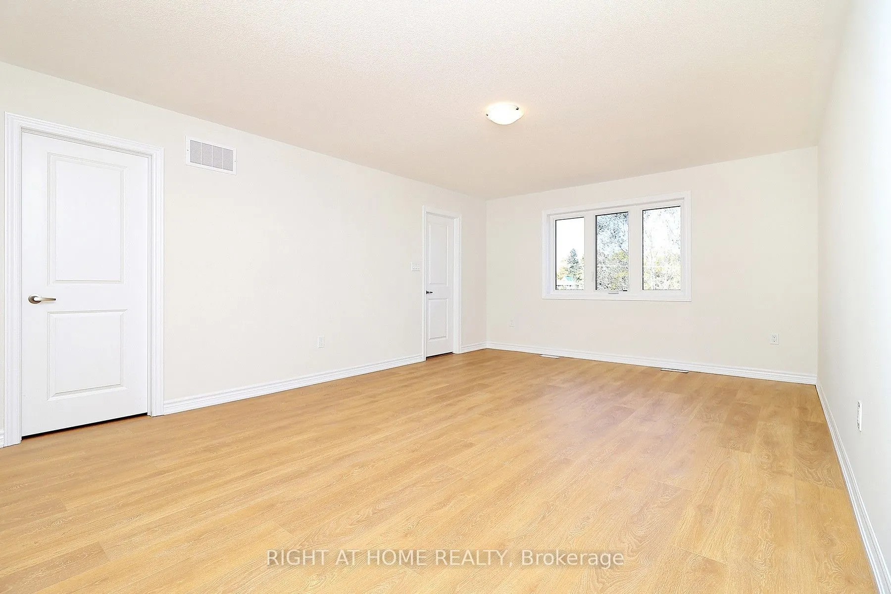 1052 Periwinkle Crescent