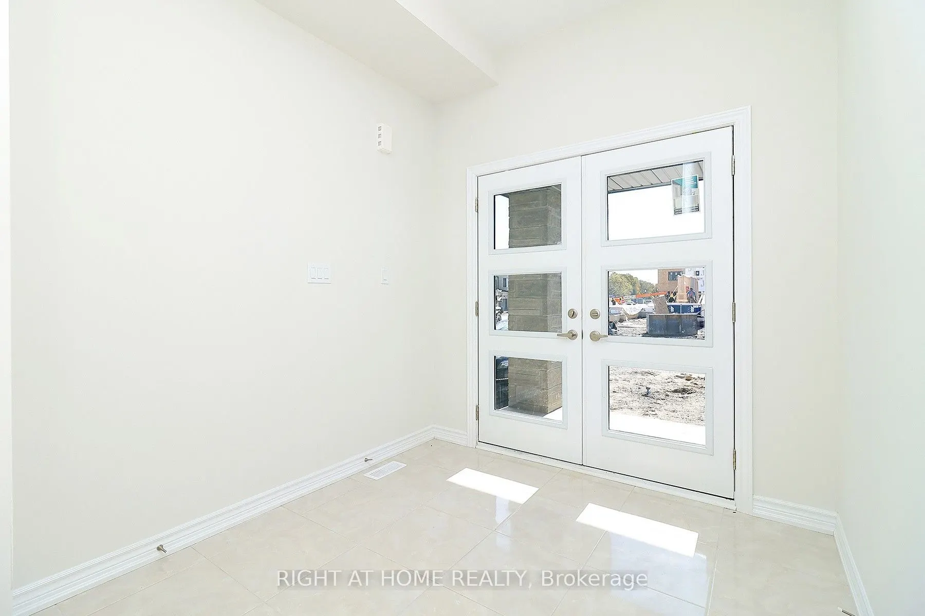 1052 Periwinkle Crescent