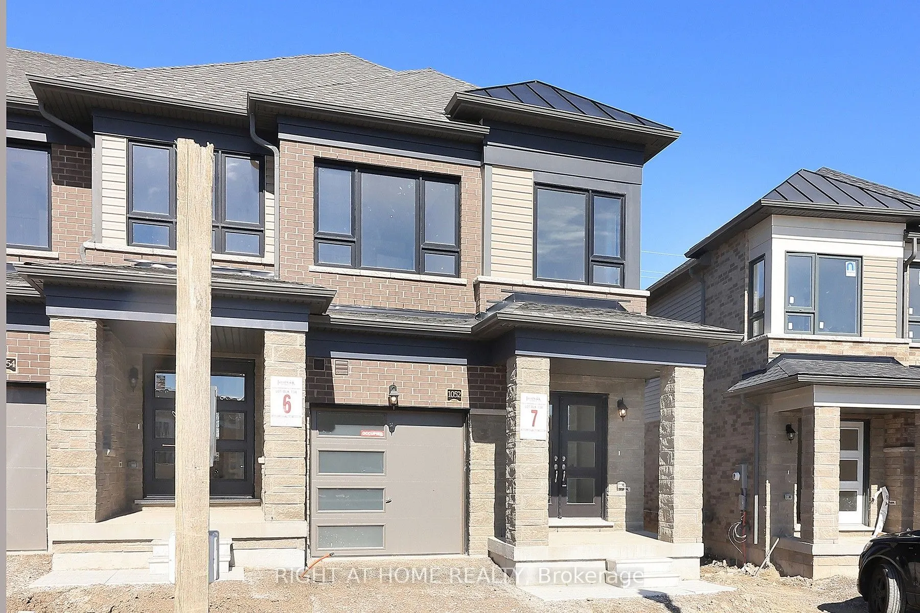 1052 Periwinkle Crescent