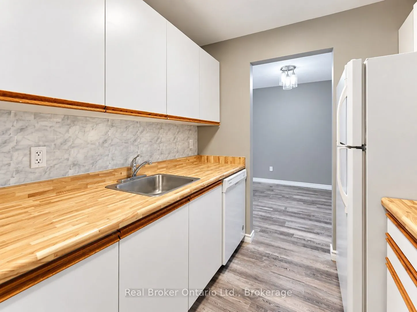 725 Deveron Crescent #101