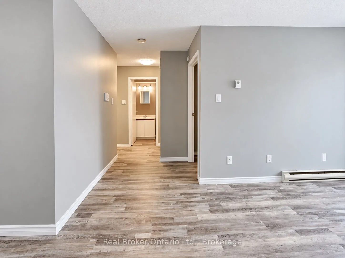 725 Deveron Crescent #101