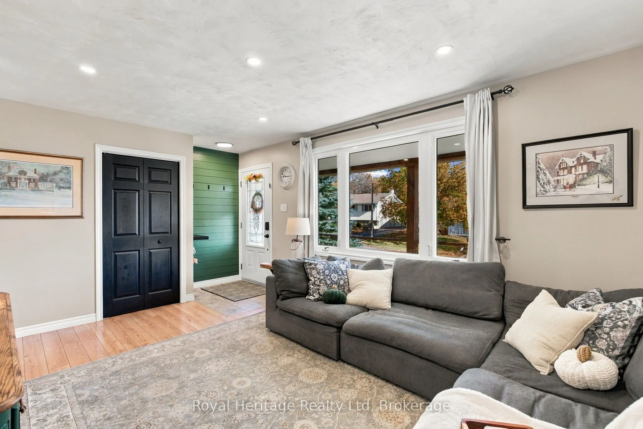 1533 Redwood Drive
