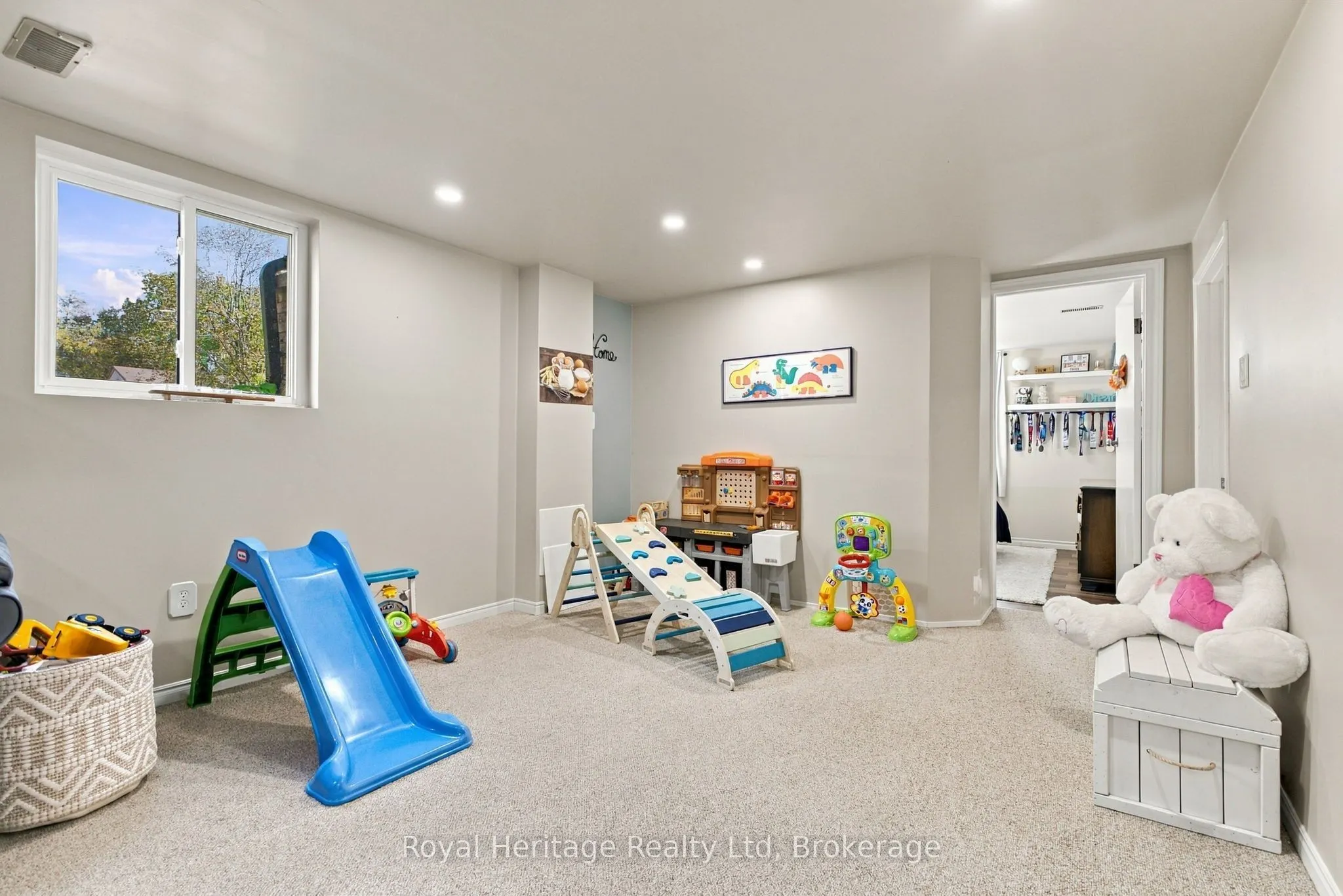 1533 Redwood Drive